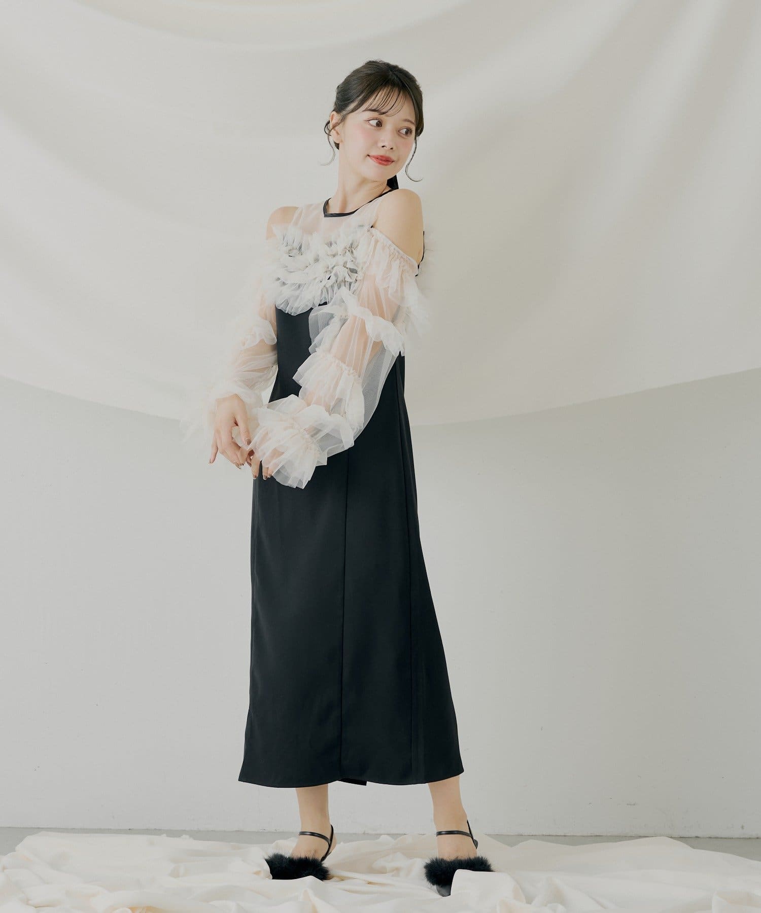 Chico(チコ) 【10/23(木)0時販売】フリルデザインタイトロングワンピース【SALON by Chico】