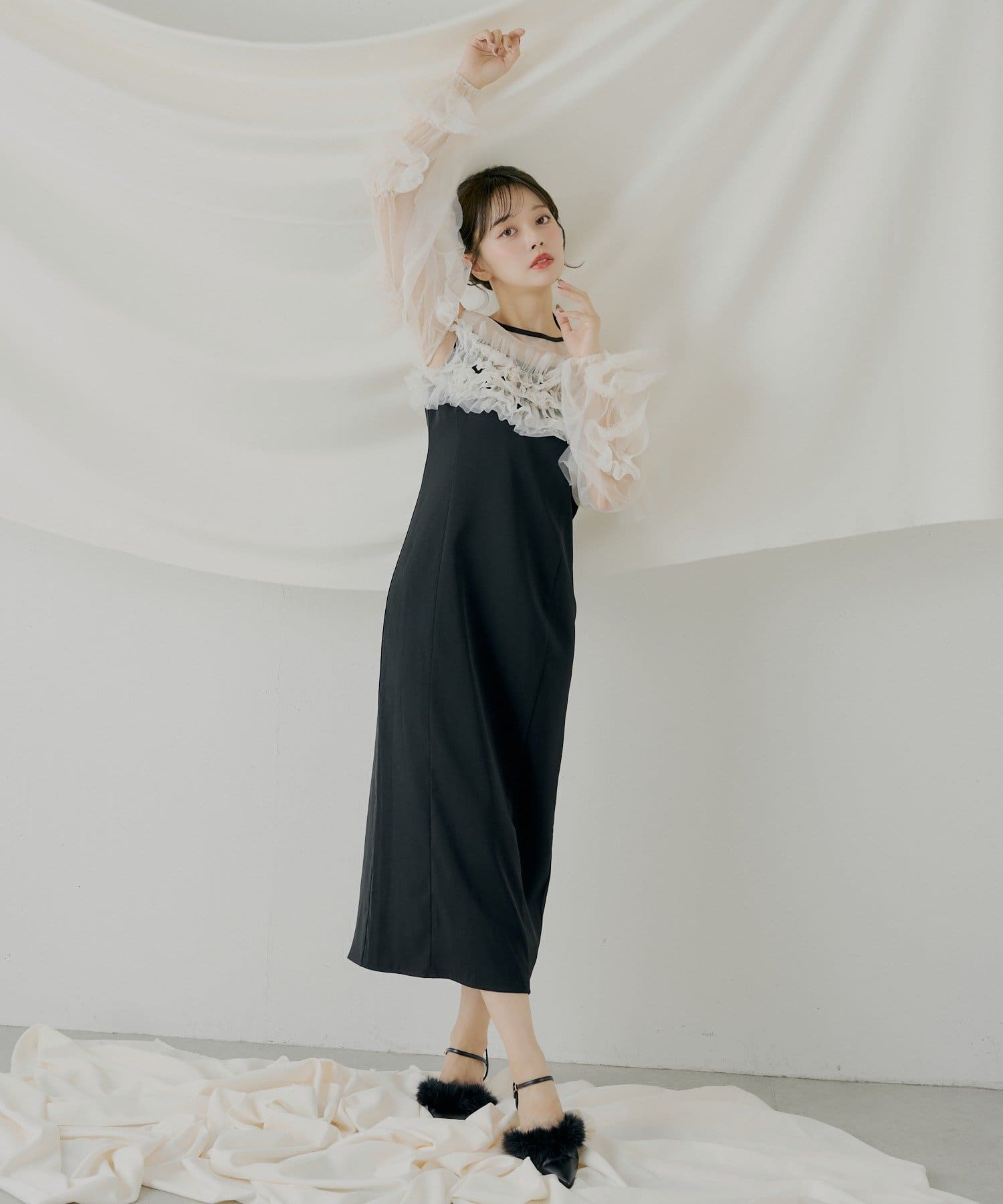 Chico(チコ) 【10/23(木)0時販売】フリルデザインタイトロングワンピース【SALON by Chico】