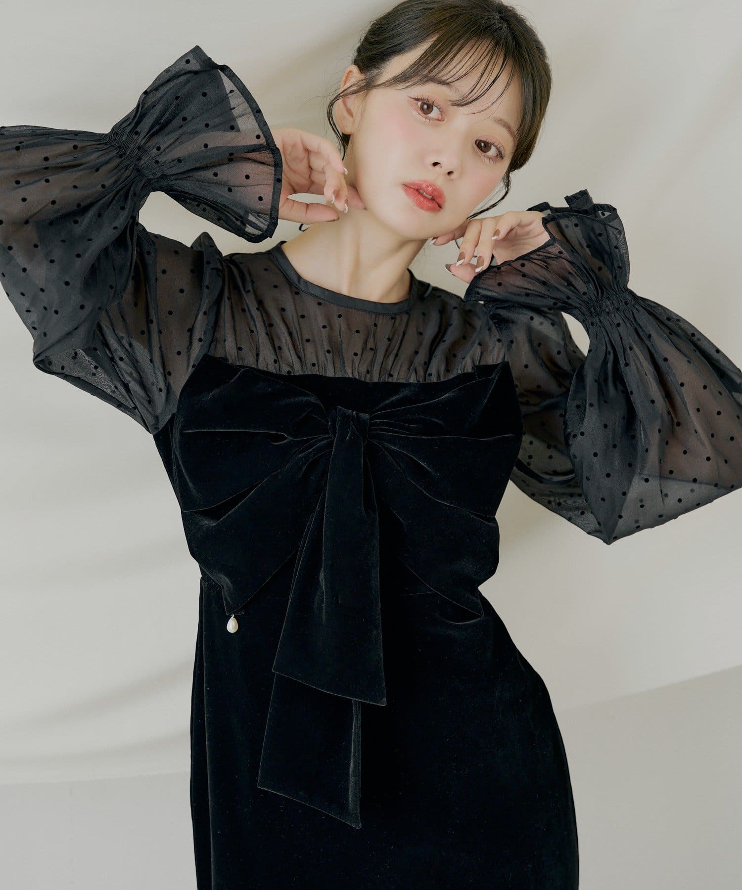 Chico(チコ) 【10/23(木)0時販売】配色シアーリボンベロアワンピース【SALON by Chico】