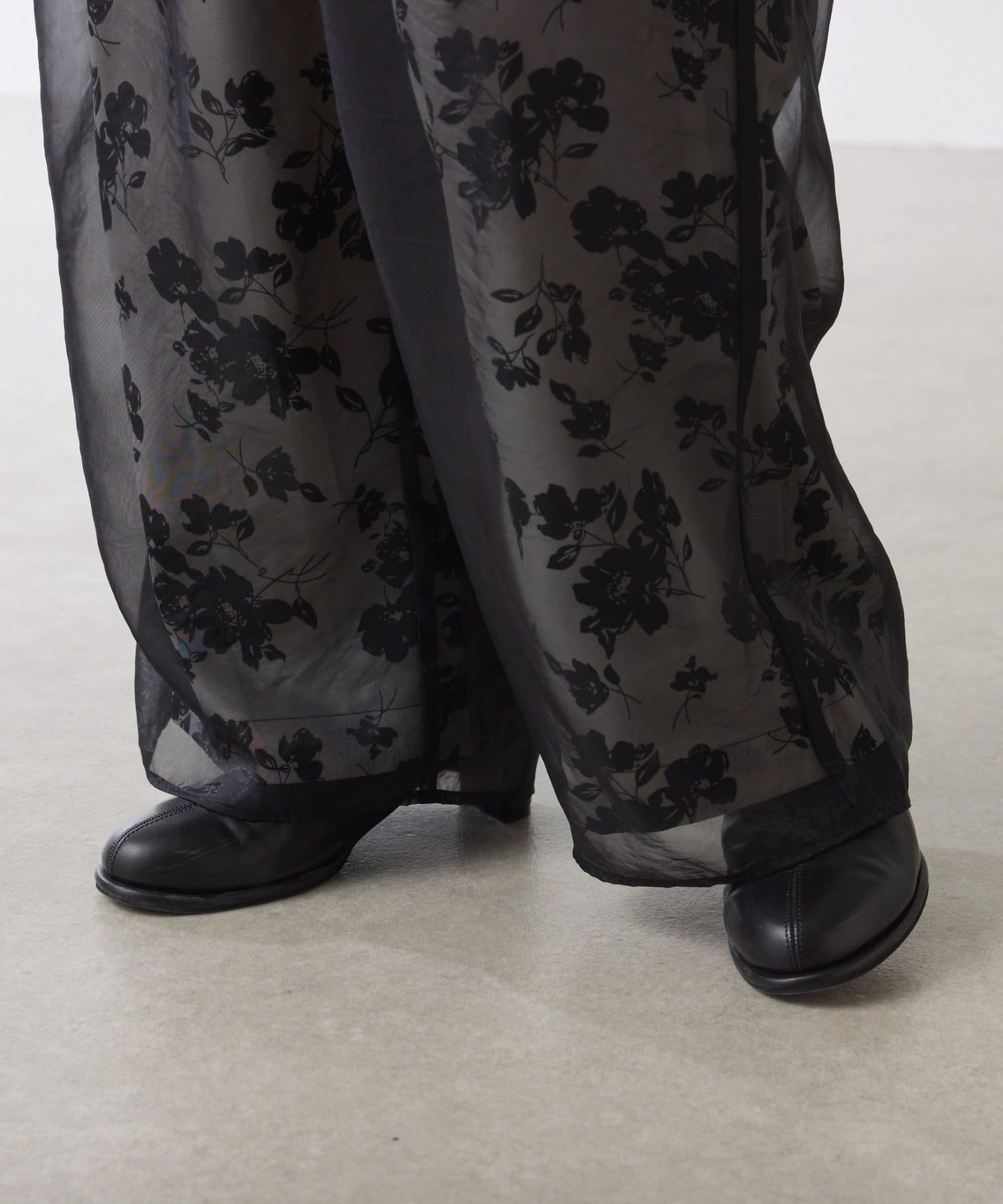 COLLAGE GALLARDAGALANTE(コラージュ ガリャルダガランテ) 【シアーで体型カバー◎】シアーレイヤードフラワー柄パンツ