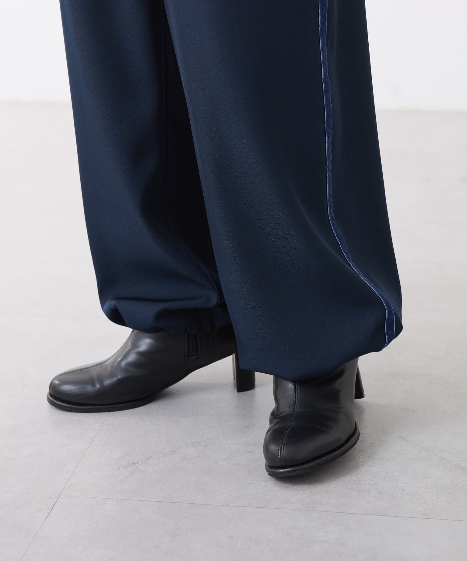 COLLAGE GALLARDAGALANTE(コラージュ ガリャルダガランテ) 【美脚効果◎】サイドベロア裾ドロストパンツ