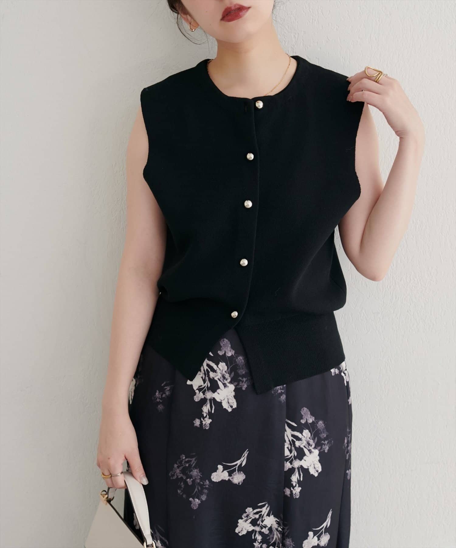 NICE CLAUP / OLIVE des OLIVE OUTLET(ナイスクラップ  / オリーブ デ オリーブ アウトレット) 【natural couture】金釦ノースリきれいめニットベスト