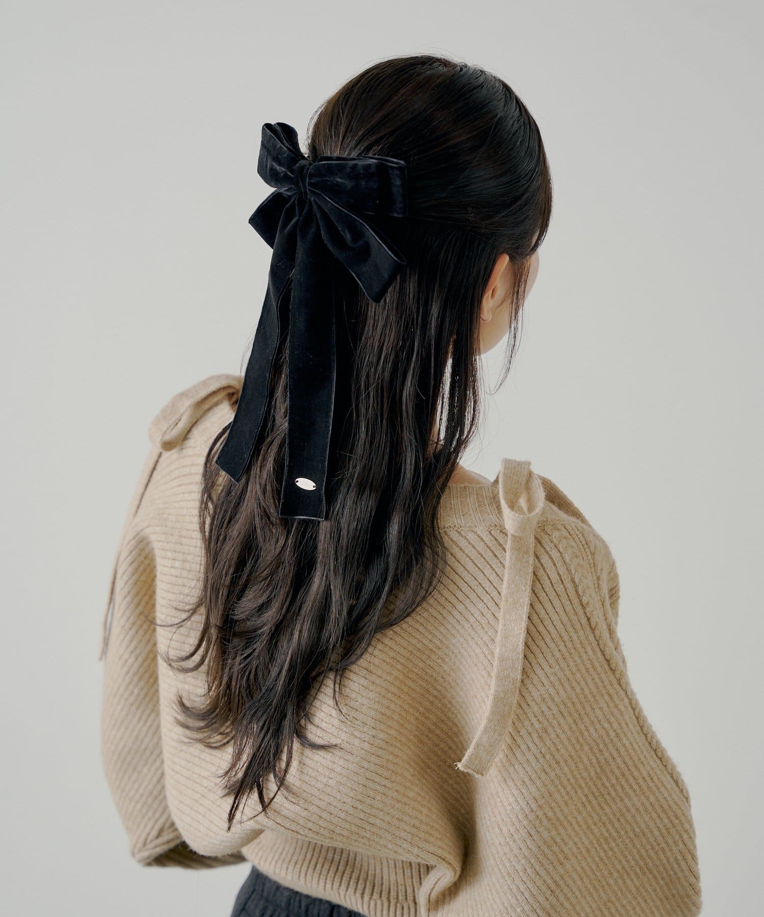 ※チロル※【希少·早い者勝ち】MIU MIU ベロアバレッタ miu miu（ミュウミュウ） ロゴ バレッタ ヘアクリップ ベロア ブラック