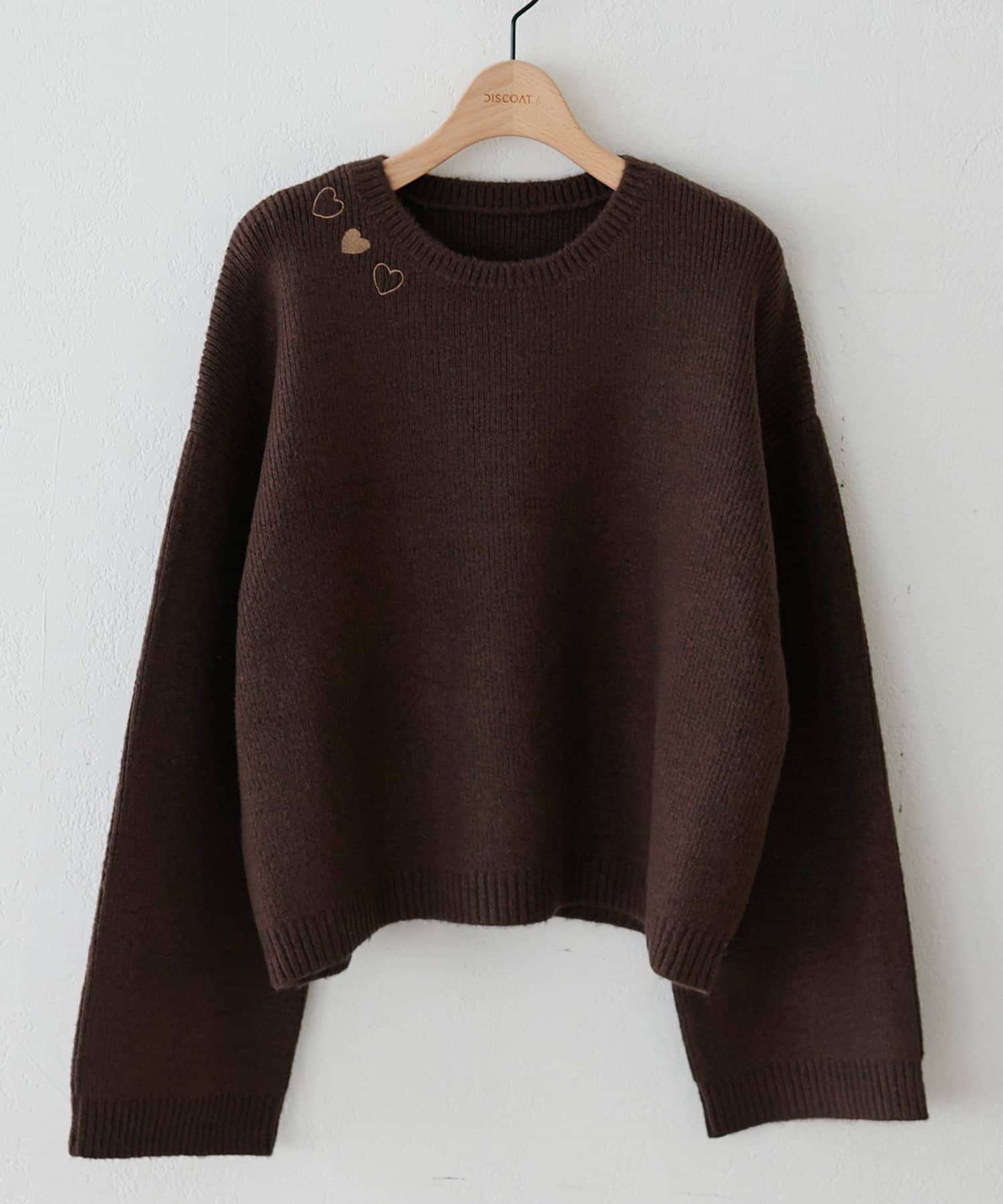 DISCOAT(ディスコート) 【WEB限定】首元ハート刺繍ニット