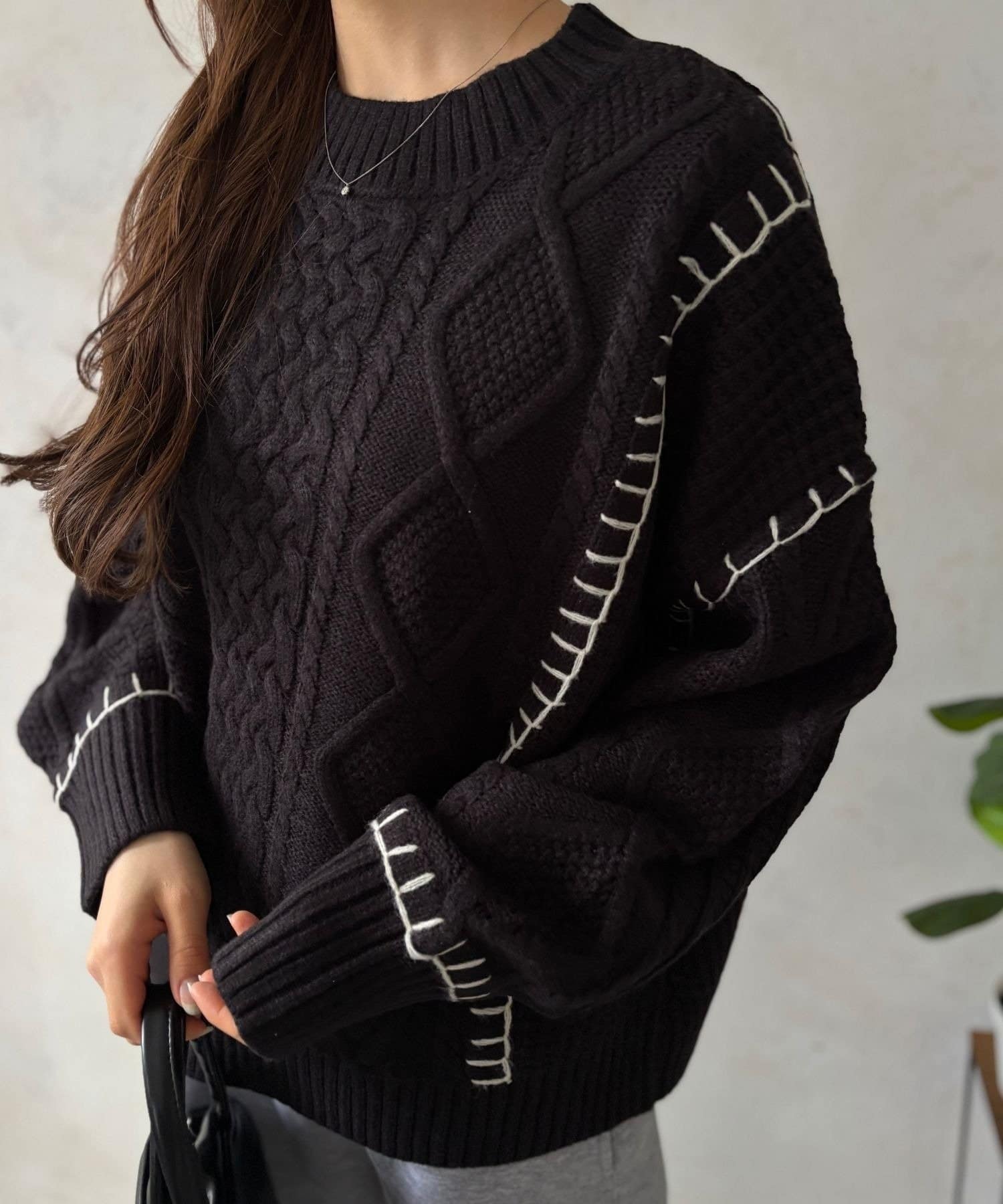 LOCUST(ローカスト) 【一枚で着映える】配色ブラケットステッチニット