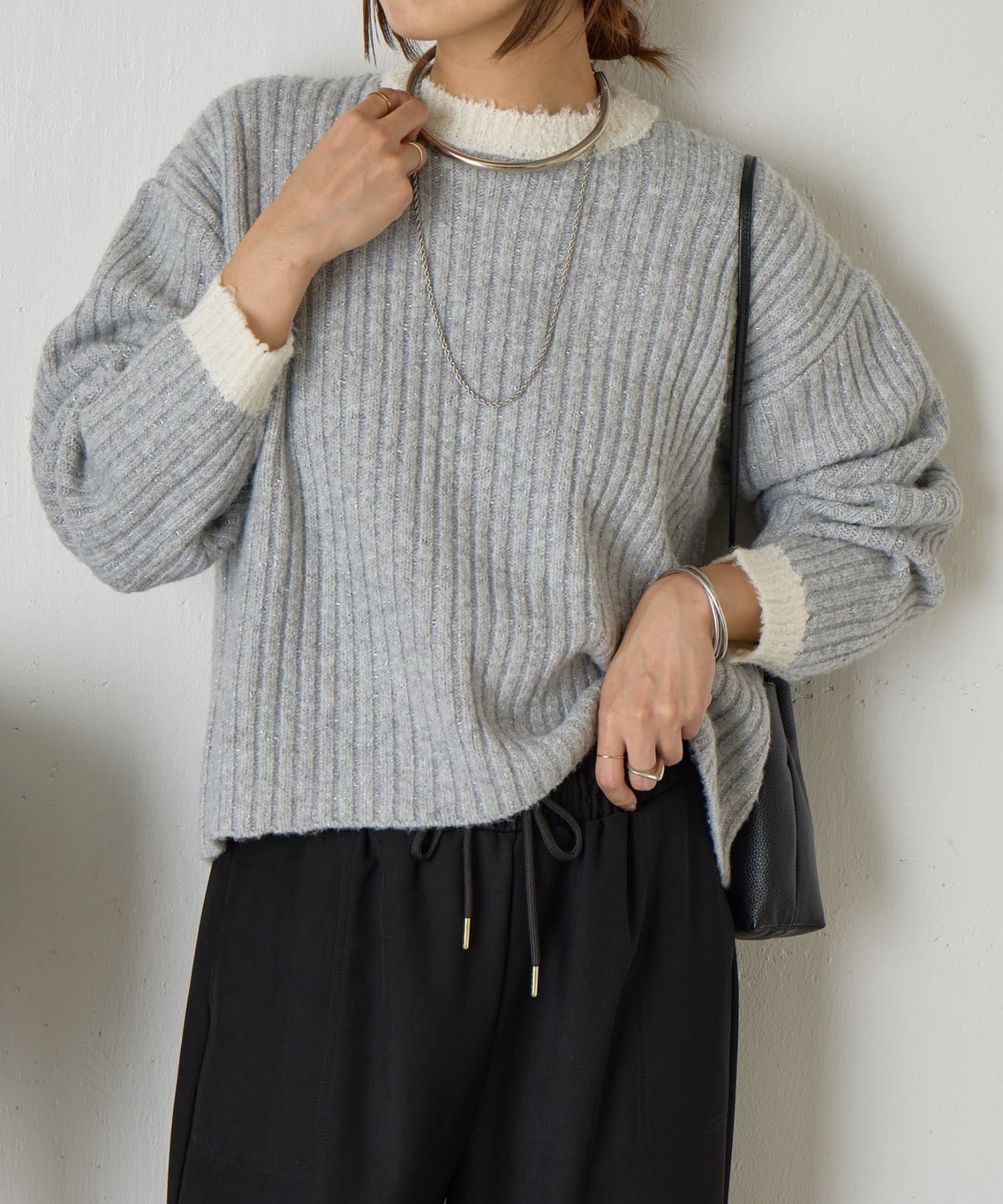 Jena　espace merveilleux(ジェナ　エスパスメルヴェイユ) 衿袖配色ラインラメニット