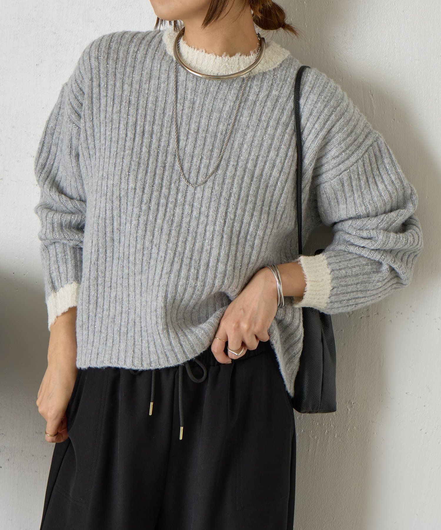 Jena　espace merveilleux(ジェナ　エスパスメルヴェイユ) 衿袖配色ラインラメニット