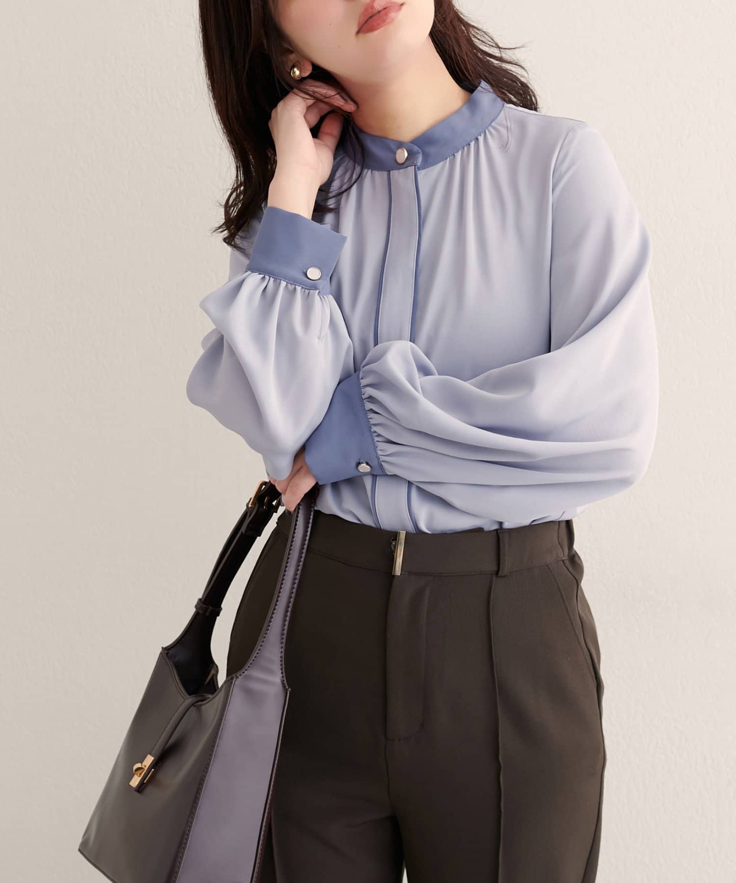 natural couture(ナチュラルクチュール) 【WEB限定】バイカラーデザイン釦ブラウス