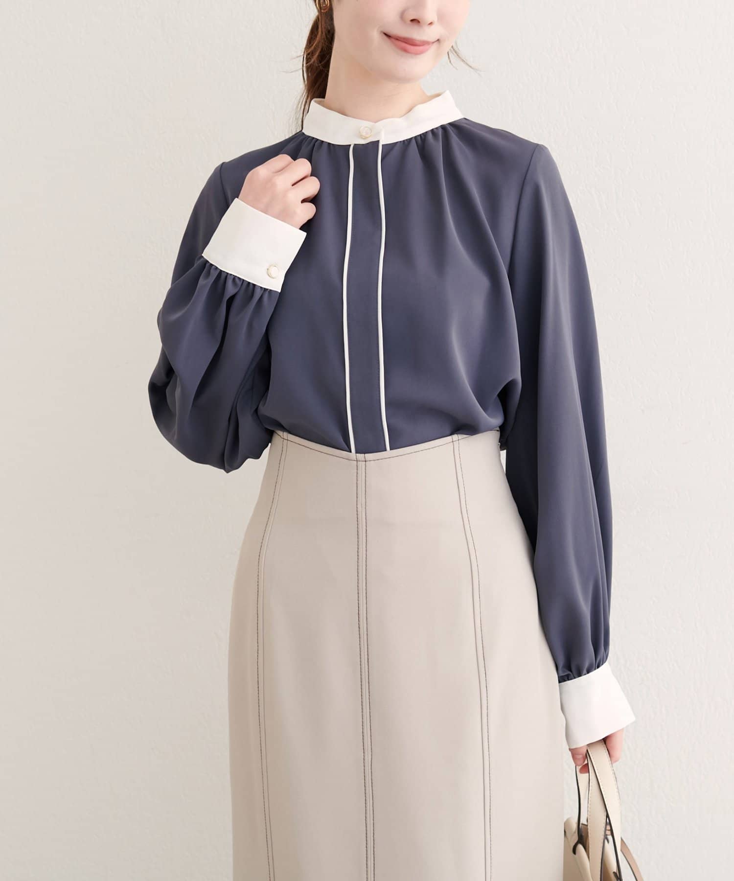 natural couture(ナチュラルクチュール) 【WEB限定】バイカラーデザイン釦ブラウス