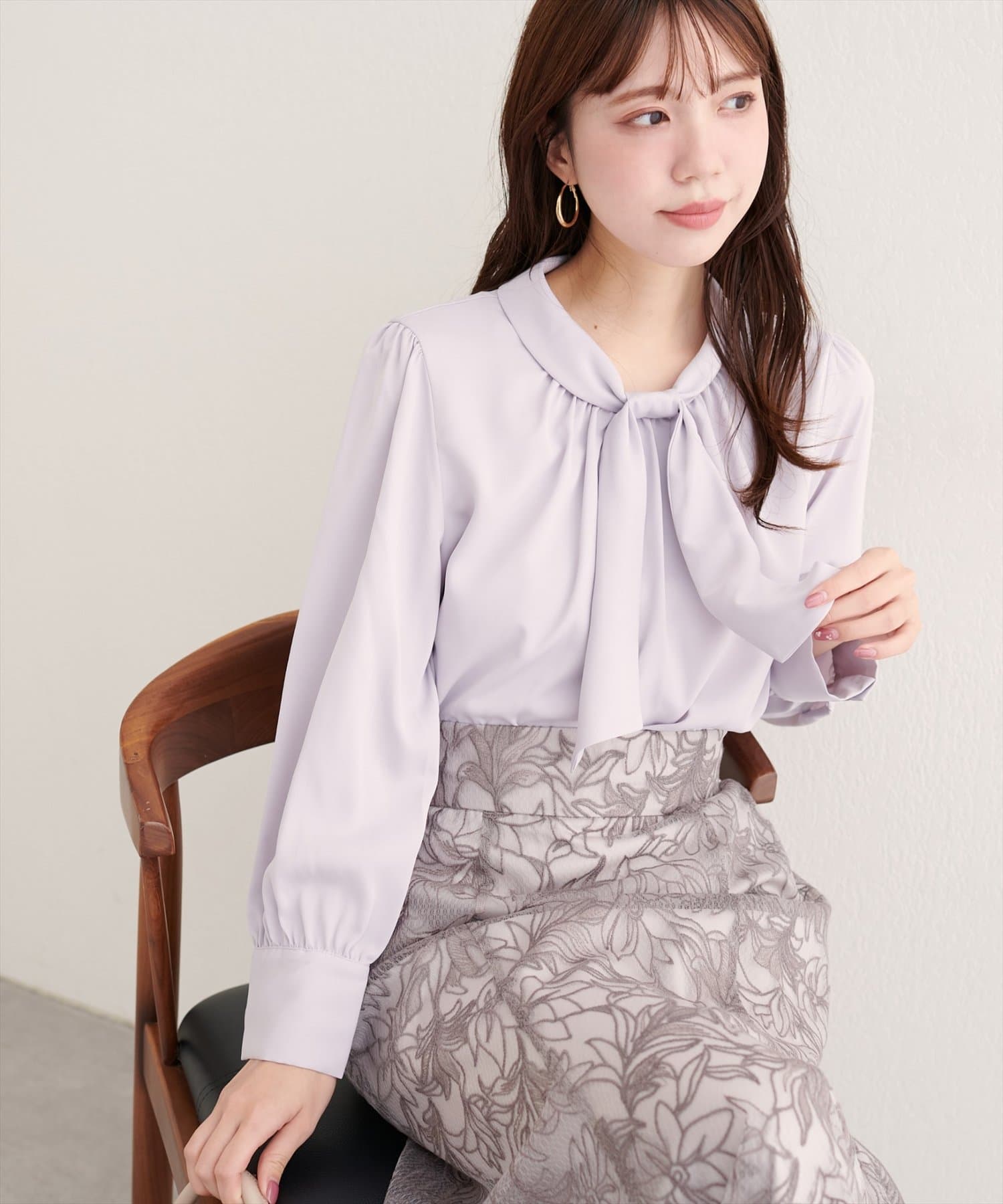 natural couture(ナチュラルクチュール) 【WEB限定】袖口パールノット結びボウタイブラウス
