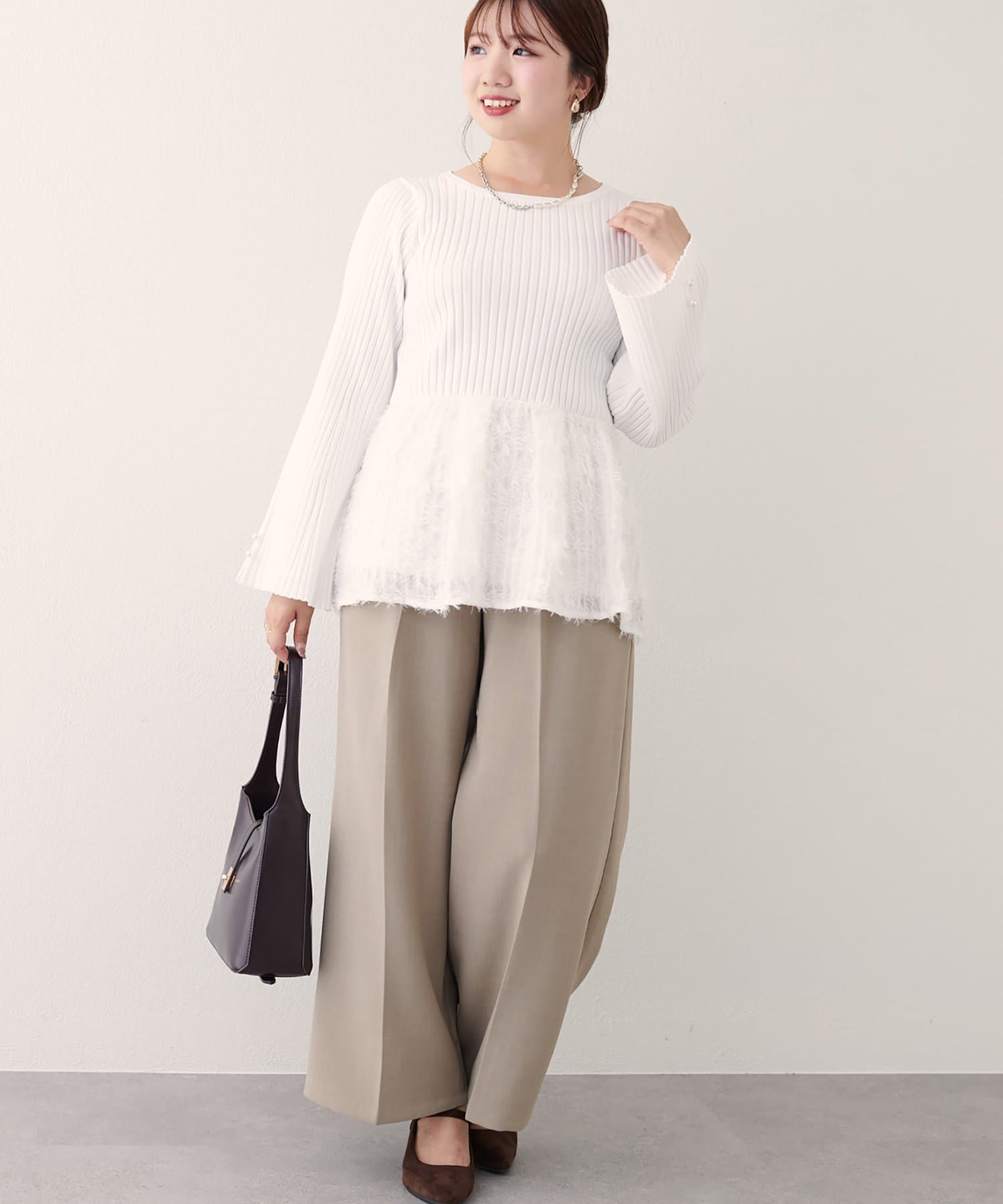 natural couture(ナチュラルクチュール) 【WEB限定】〈canami〉ニットドッキングフリンジぺプラムTOPS