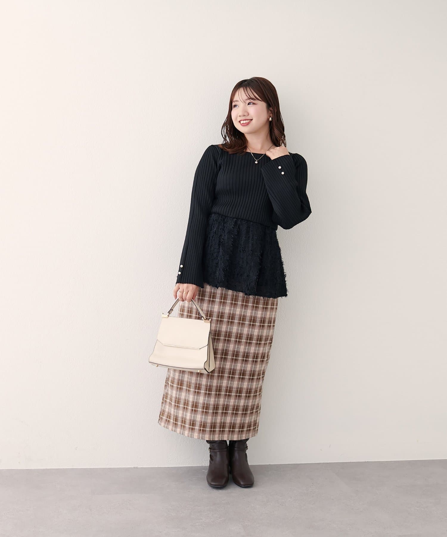 natural couture(ナチュラルクチュール) 【WEB限定】〈canami〉ニットドッキングフリンジぺプラムTOPS