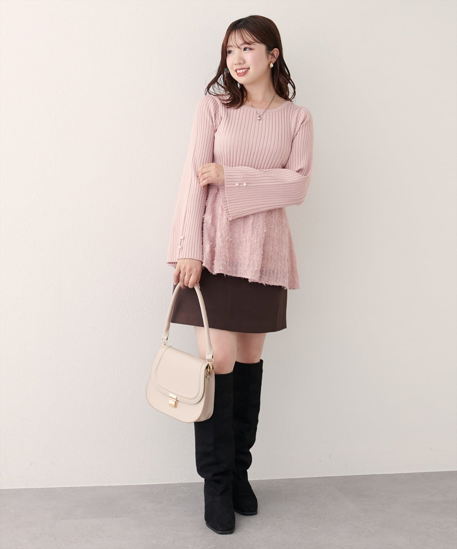 natural couture(ナチュラルクチュール) 【WEB限定】〈canami〉ニットドッキングフリンジぺプラムTOPS