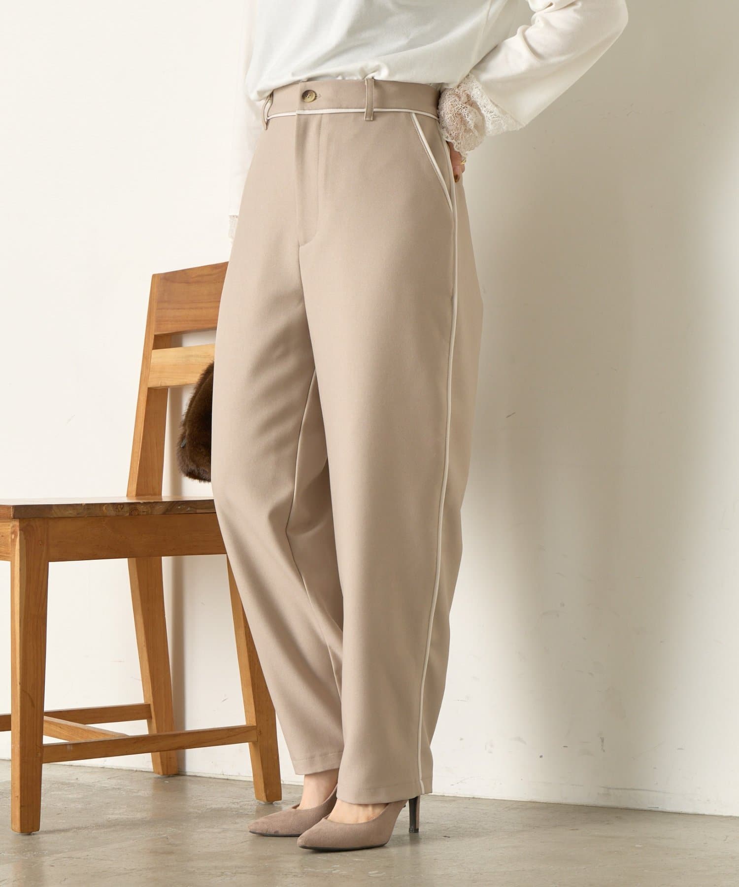 Jena　espace merveilleux(ジェナ　エスパスメルヴェイユ) パイピングテーパードパンツ