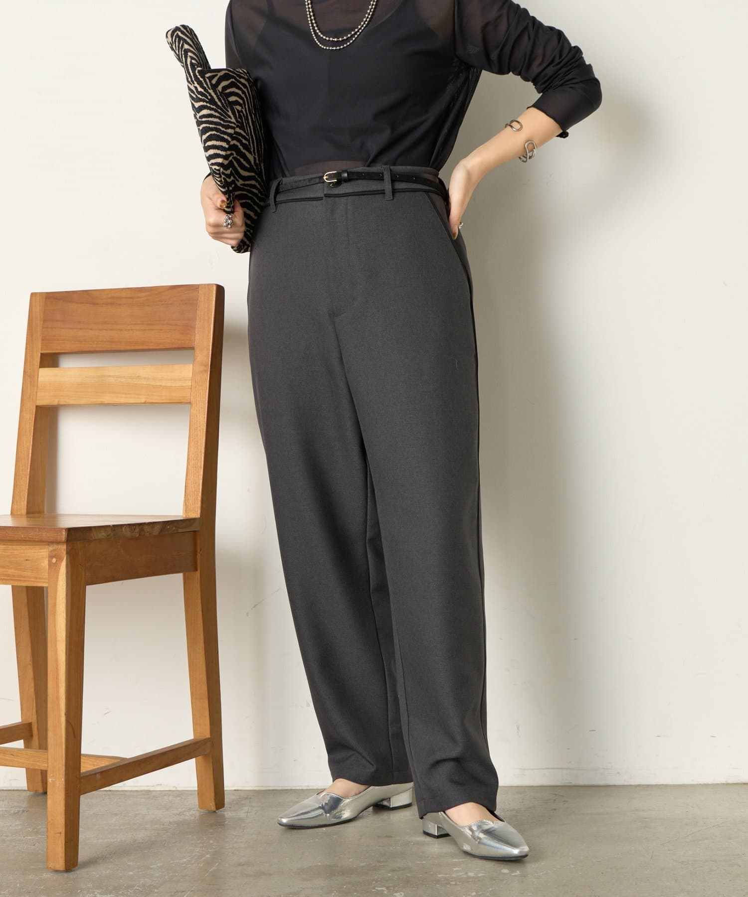 Jena　espace merveilleux(ジェナ　エスパスメルヴェイユ) パイピングテーパードパンツ