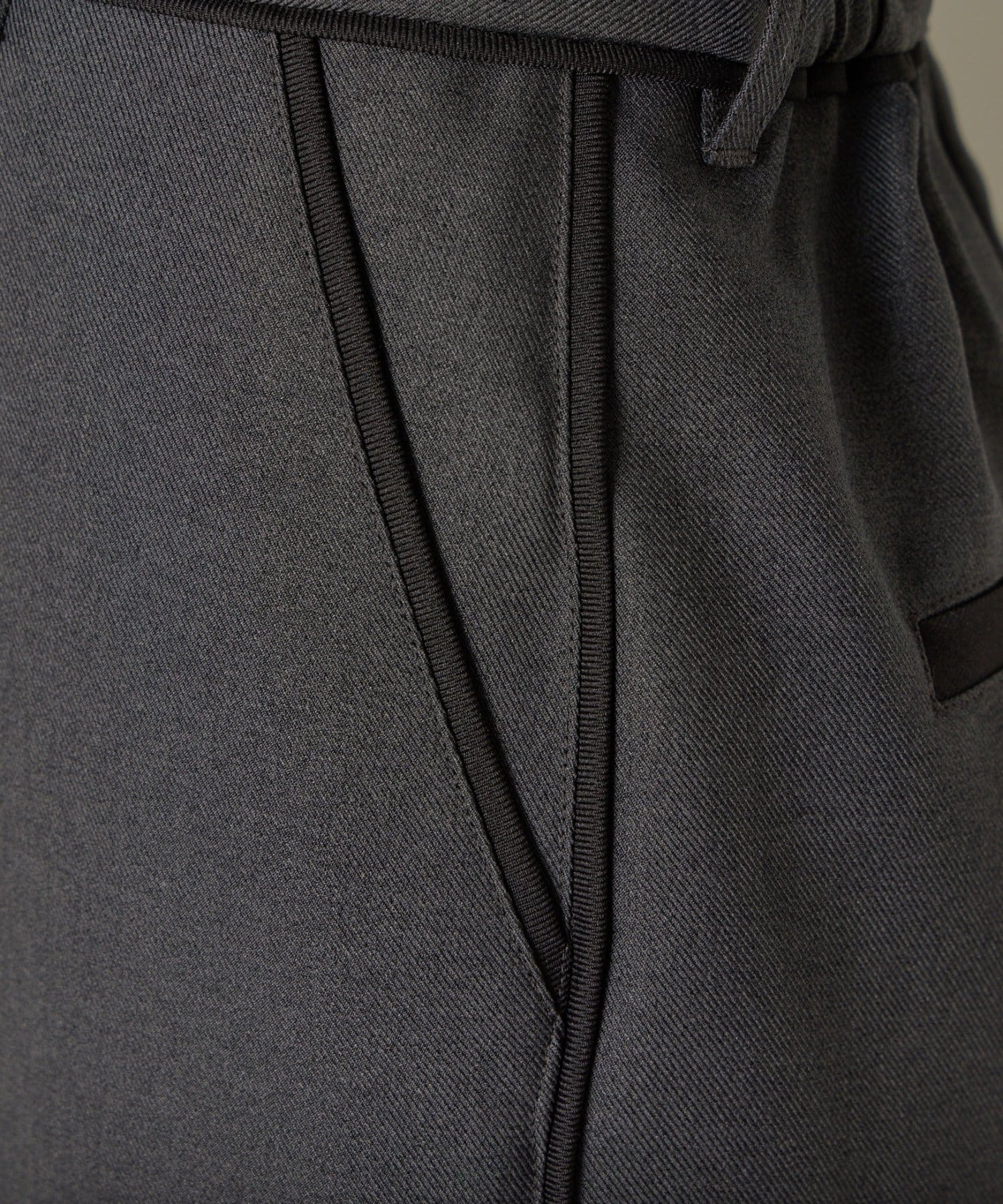 Jena　espace merveilleux(ジェナ　エスパスメルヴェイユ) パイピングテーパードパンツ