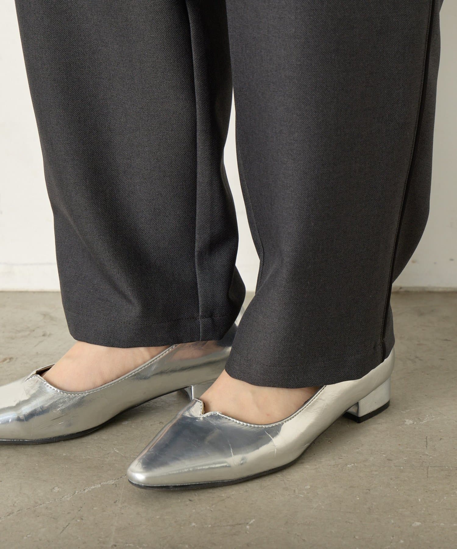 Jena　espace merveilleux(ジェナ　エスパスメルヴェイユ) パイピングテーパードパンツ