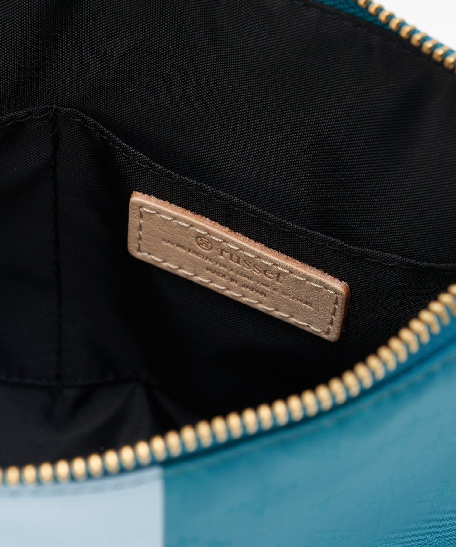 russet(ラシット) ラインプリントポーチ M