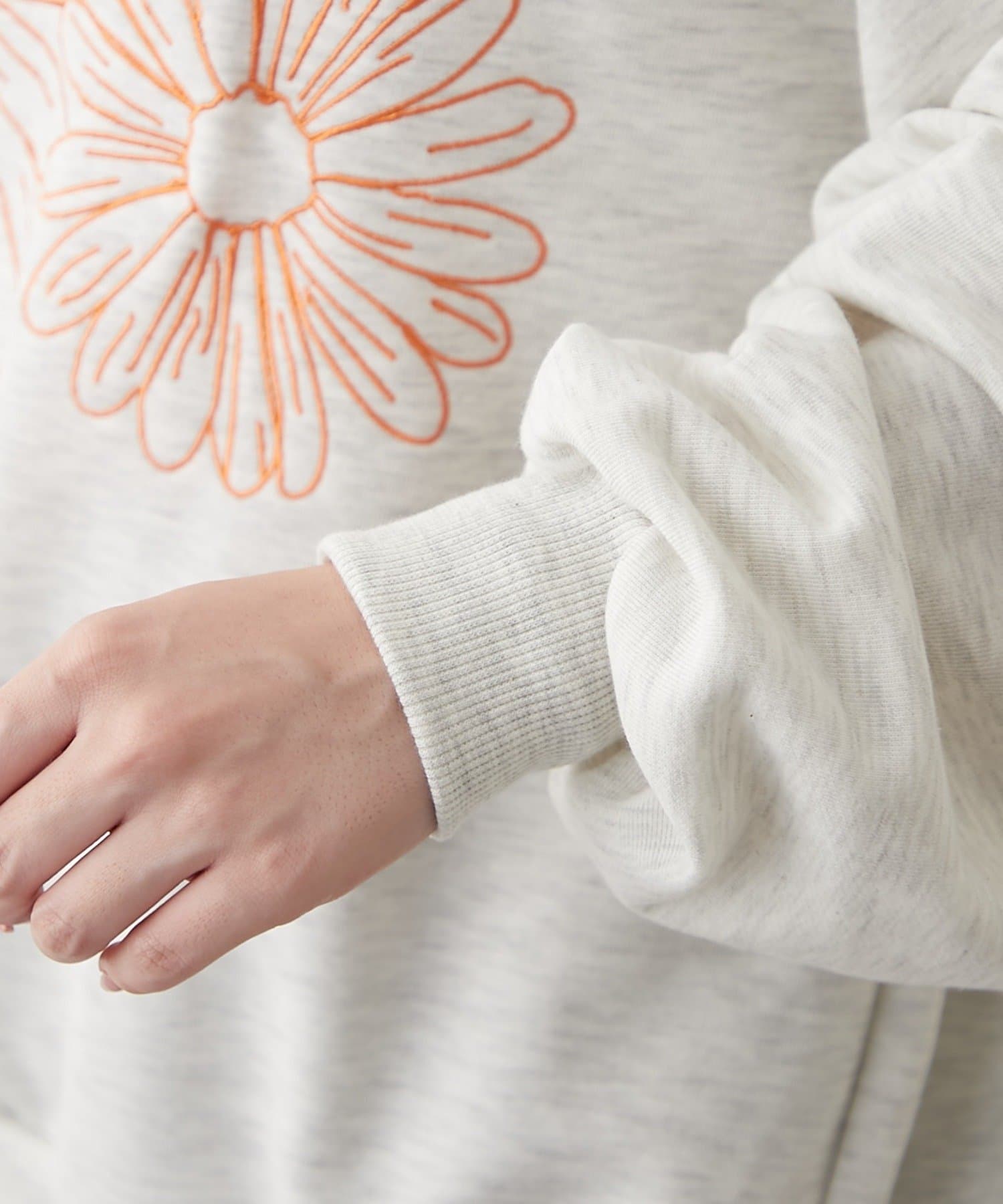 Remind me and forever(リマインドミーアンドフォーエバー) フラワー刺繍スウェット