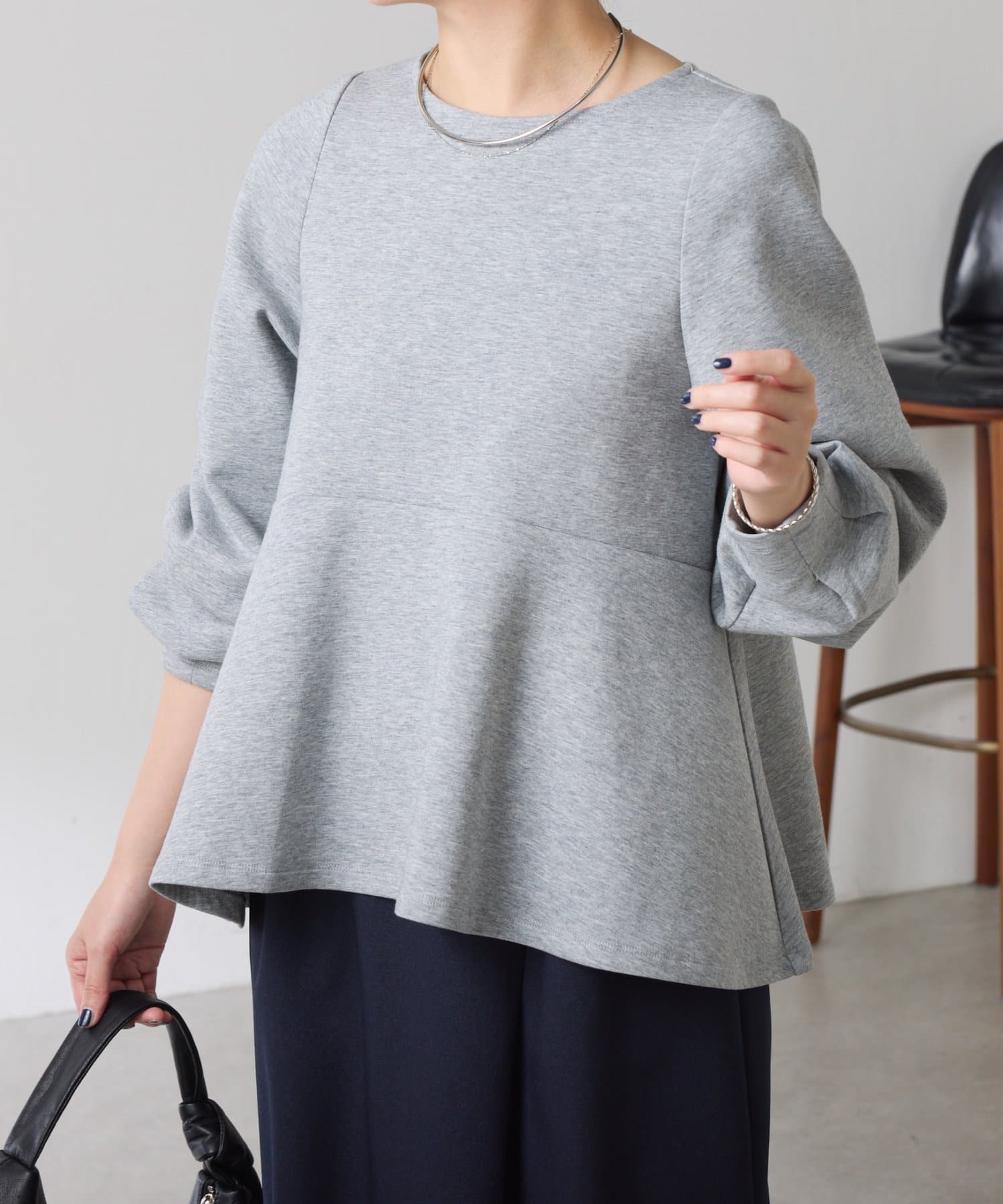 COLLAGE GALLARDAGALANTE(コラージュ ガリャルダガランテ) 【着痩せ/脚長効果】袖ビジューペプラムカットソー