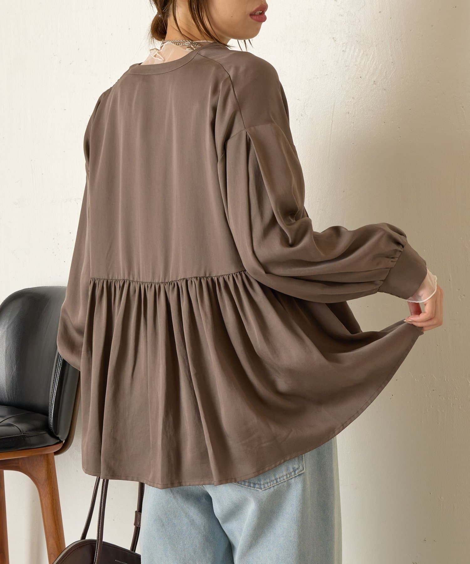 Jena　espace merveilleux(ジェナ　エスパスメルヴェイユ) バック切替ギャザーブラウス