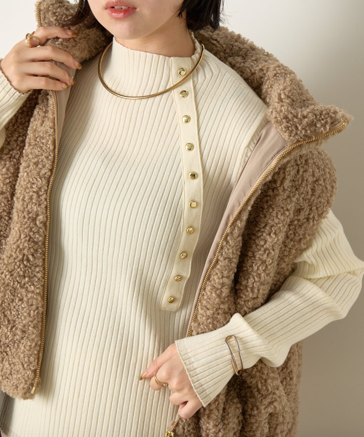 Jena　espace merveilleux(ジェナ　エスパスメルヴェイユ) 金ボタンリブニット