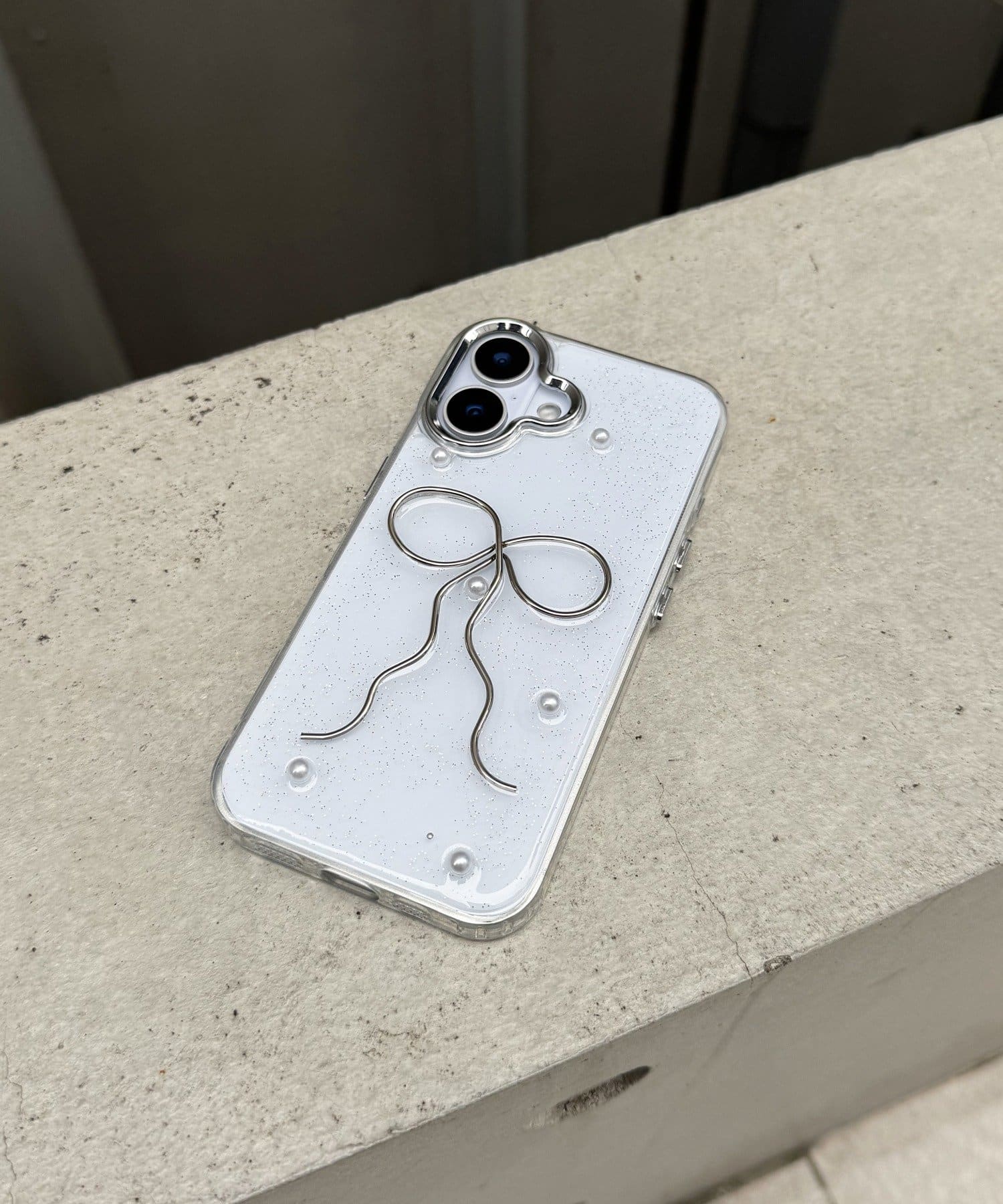 Lattice(ラティス) パールリボンスマホケース(iPhone16)