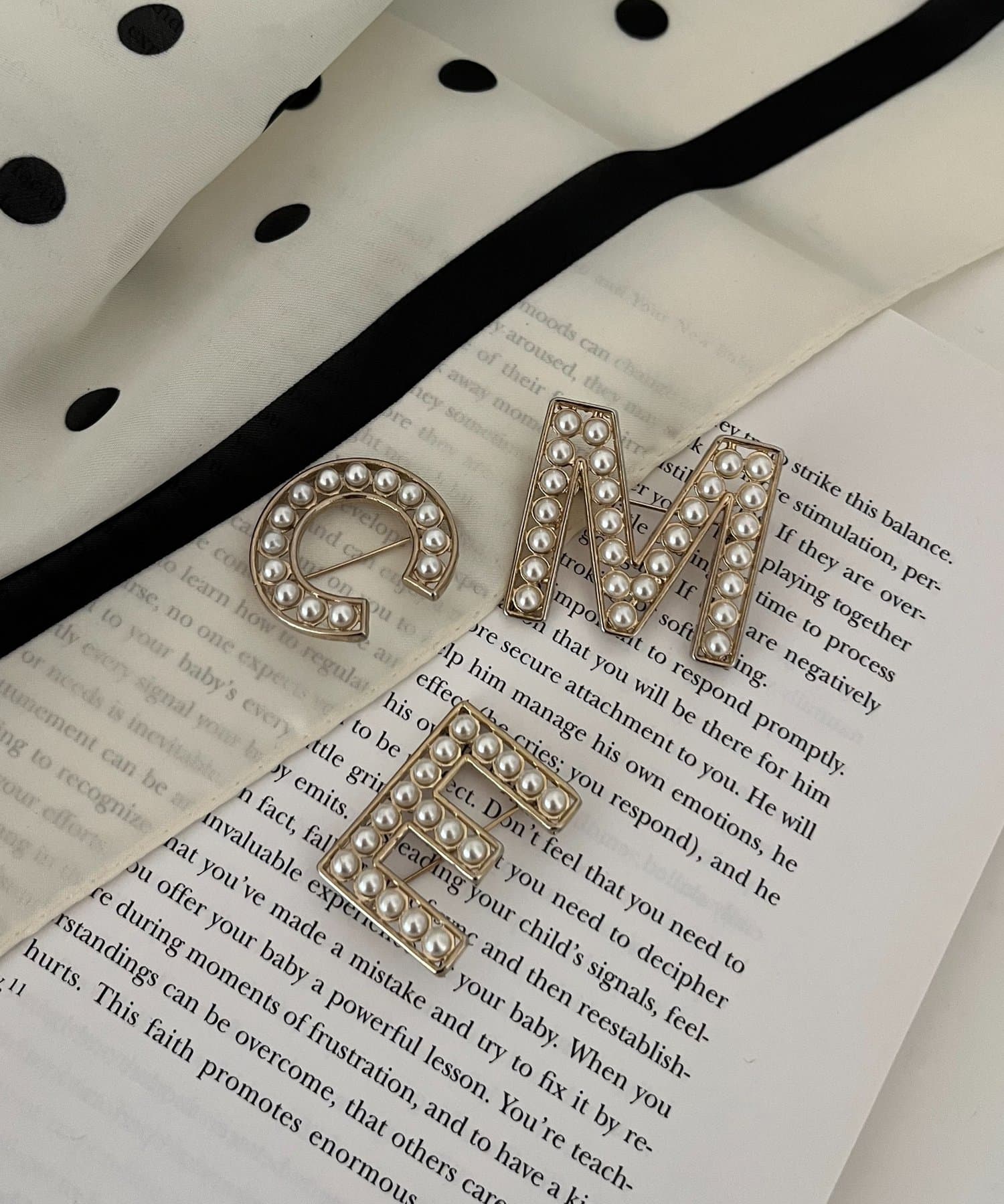 prose verse(プロズヴェール) イニシャルロゴブローチ