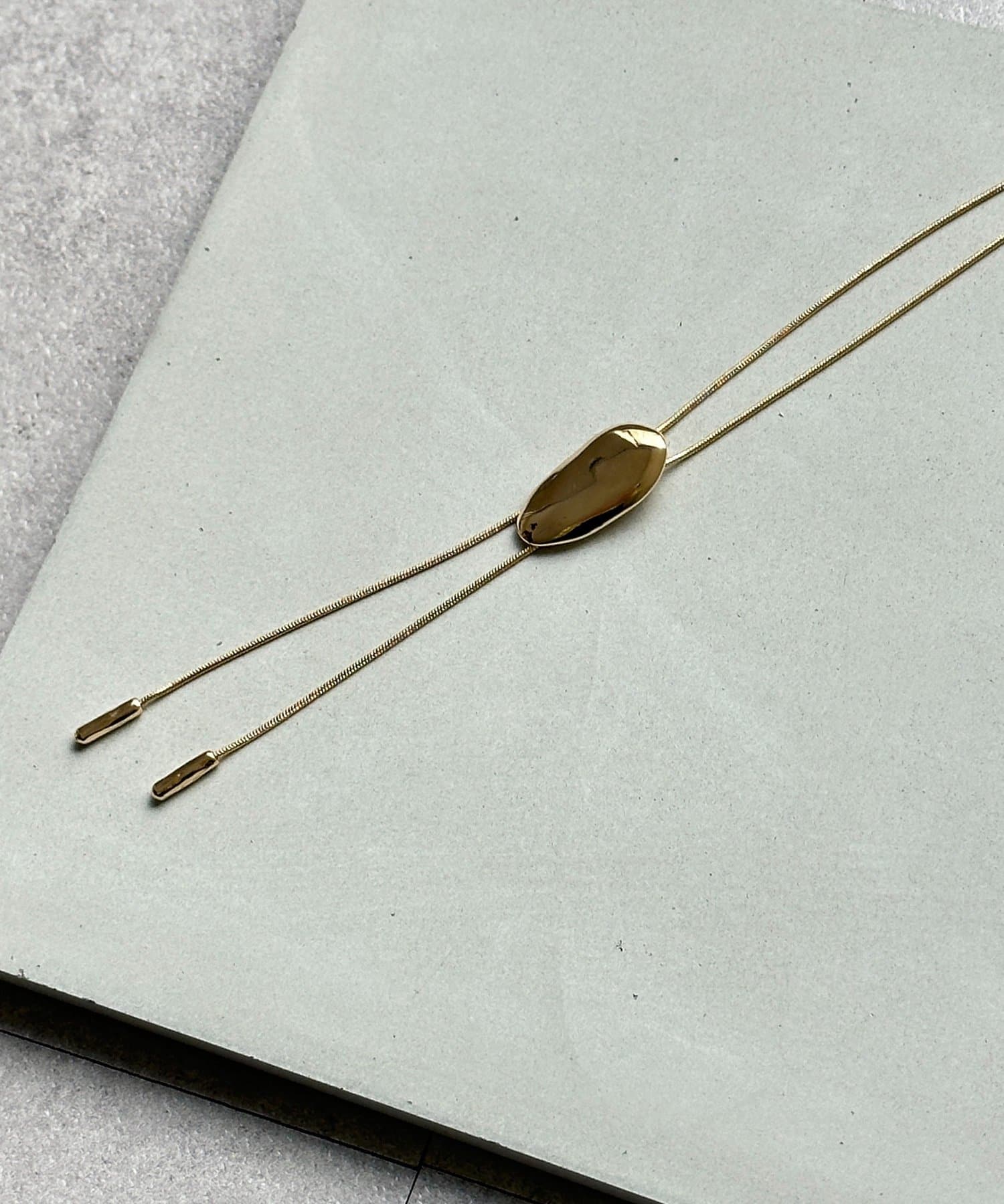 Thevon.(ゼヴォン) 【heilly】ニュアンスモチーフループタイ