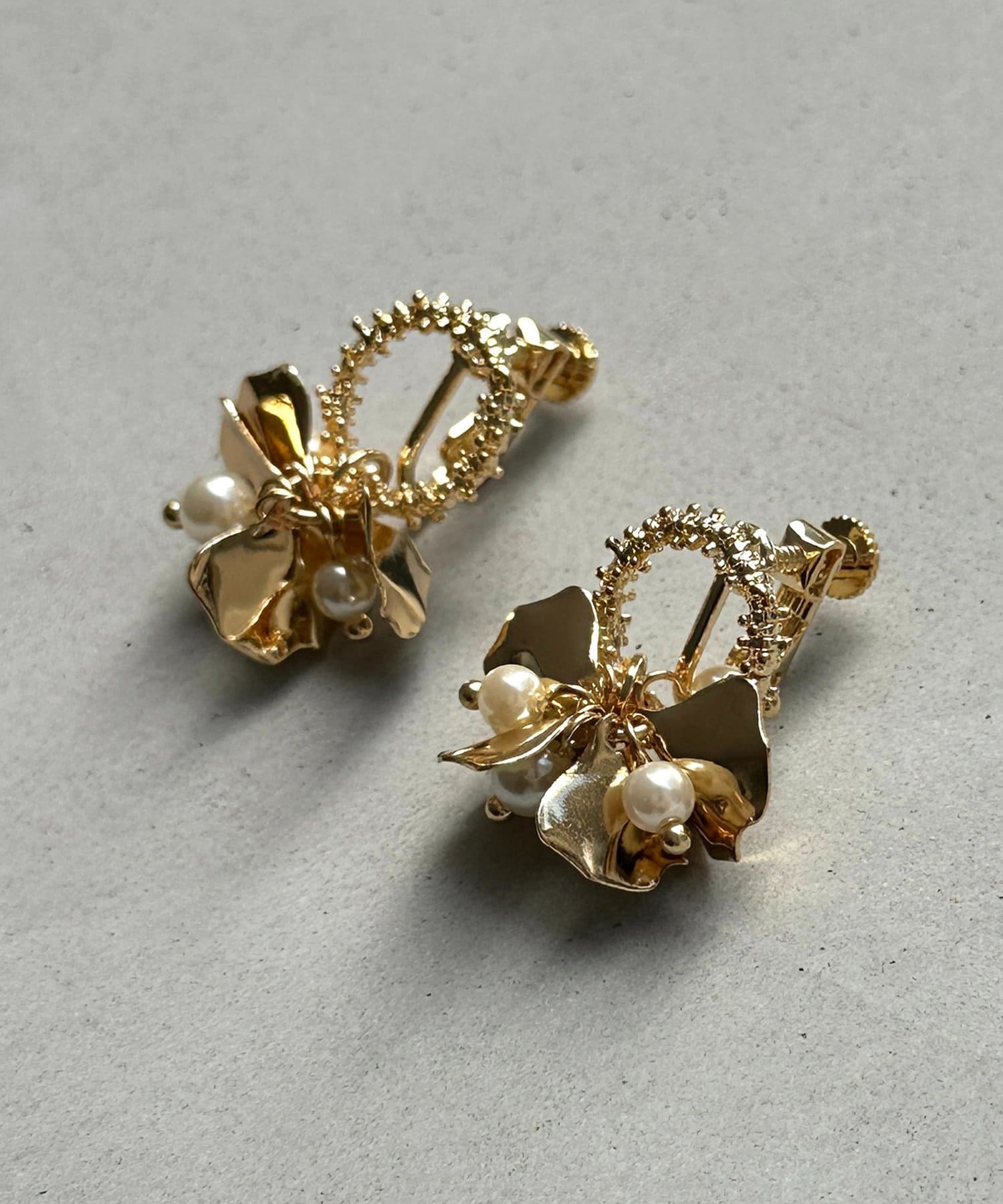 Thevon.(ゼヴォン) 【heilly】サークル×お花イヤリング