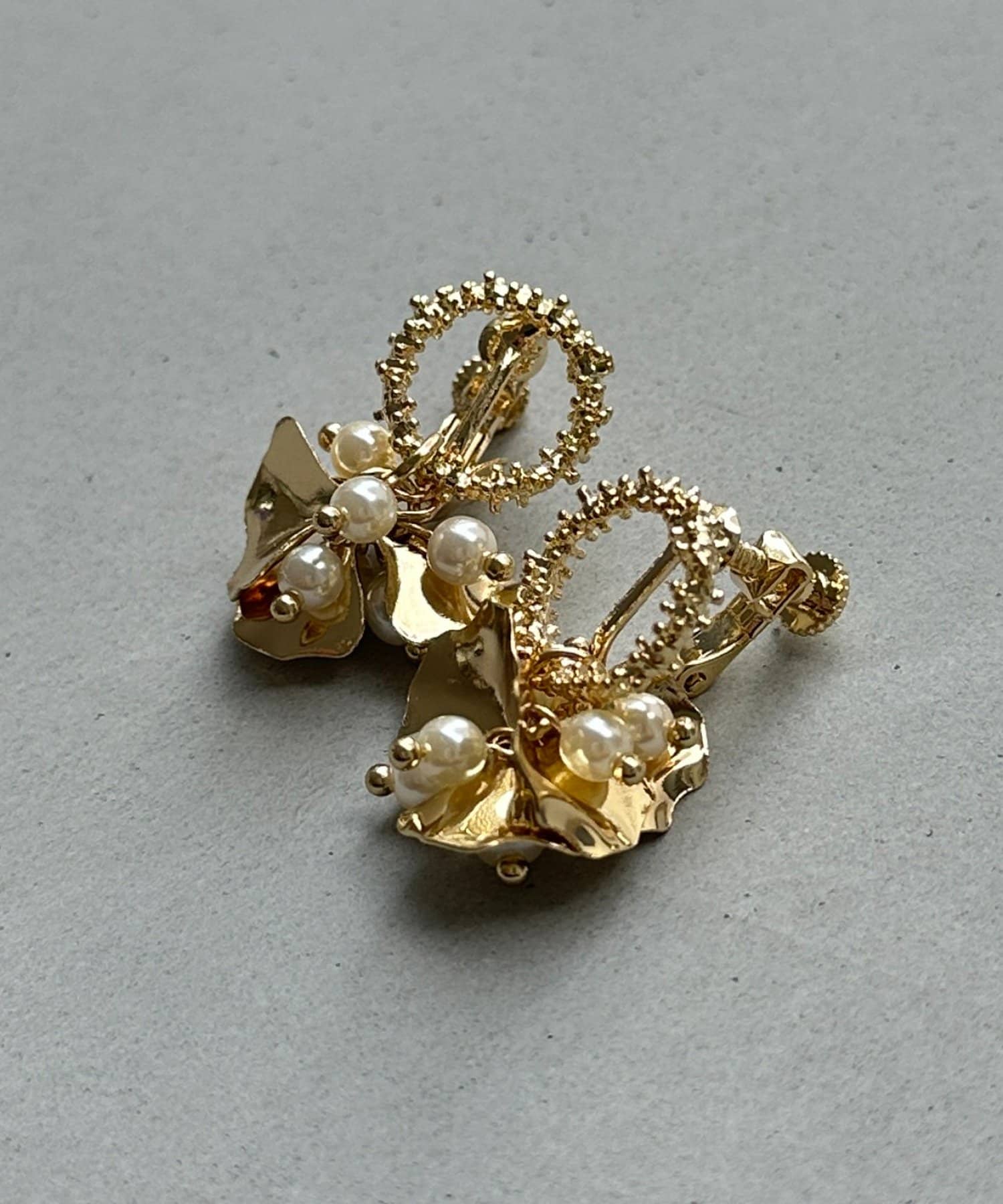 Thevon.(ゼヴォン) 【heilly】サークル×お花イヤリング