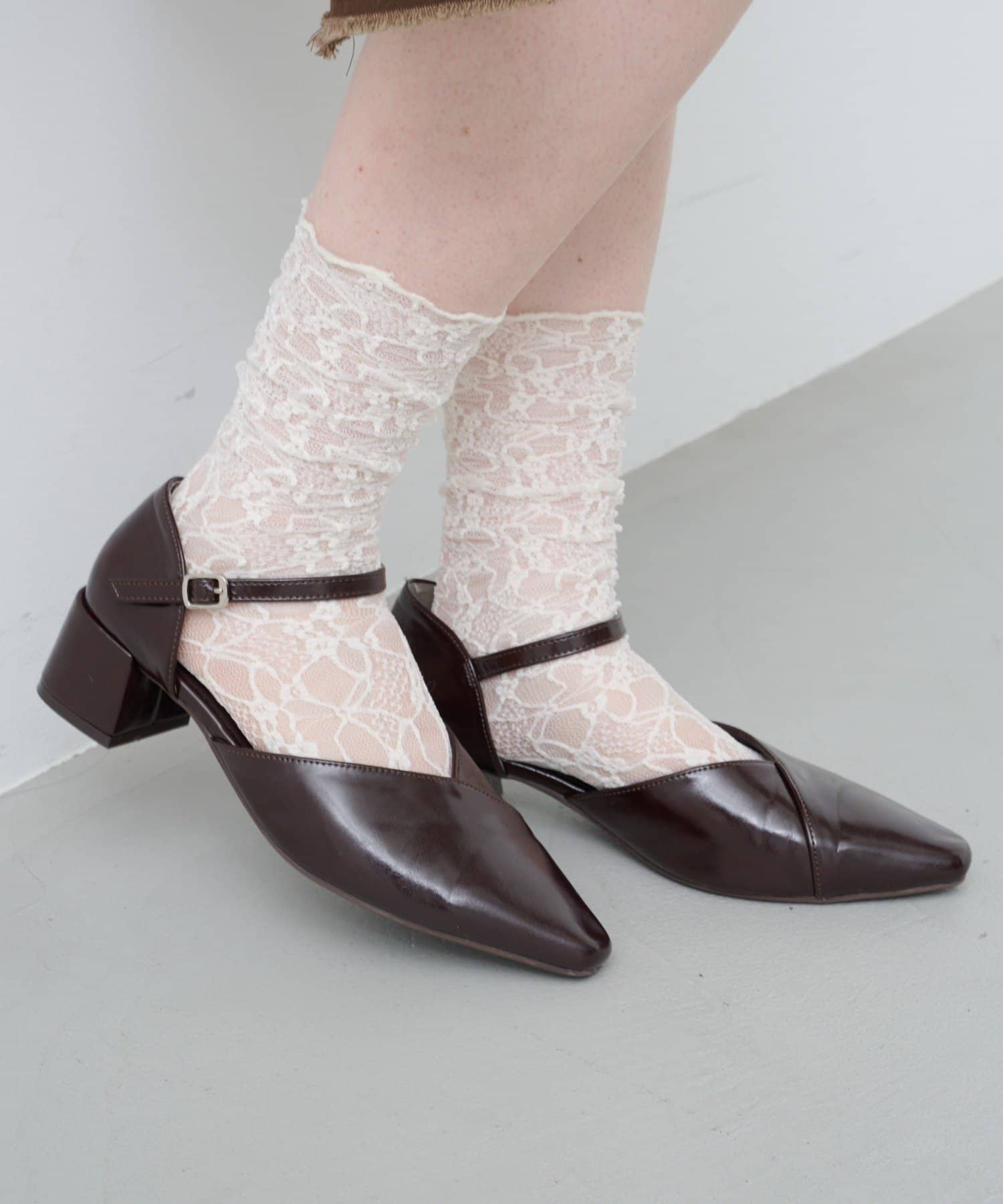 Kastane(カスタネ) クロスストラップパンプス