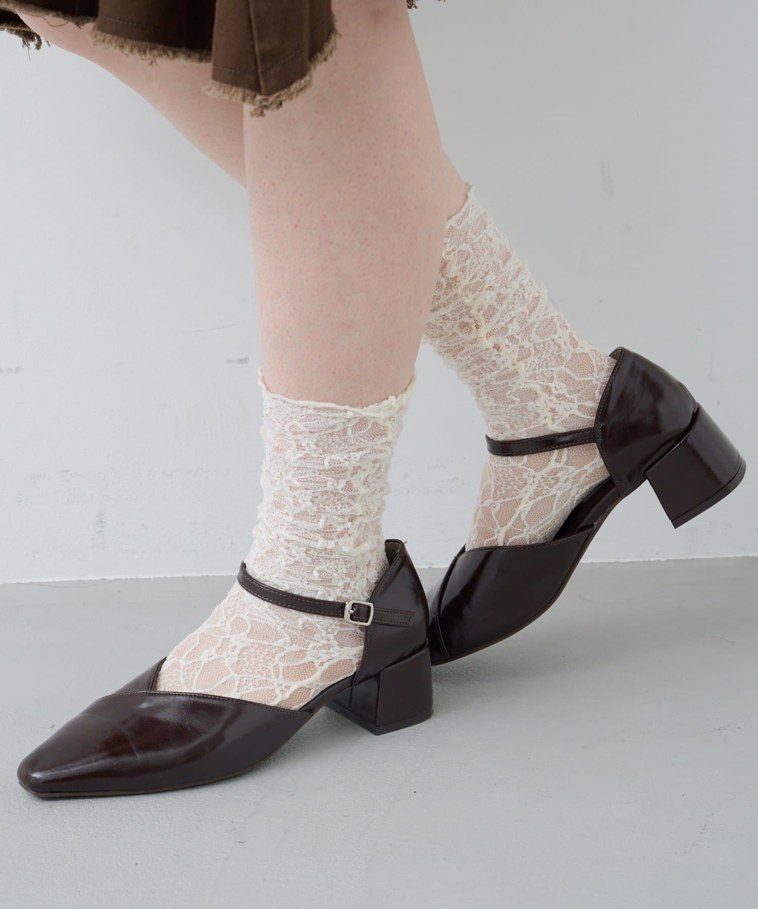 Kastane(カスタネ) クロスストラップパンプス