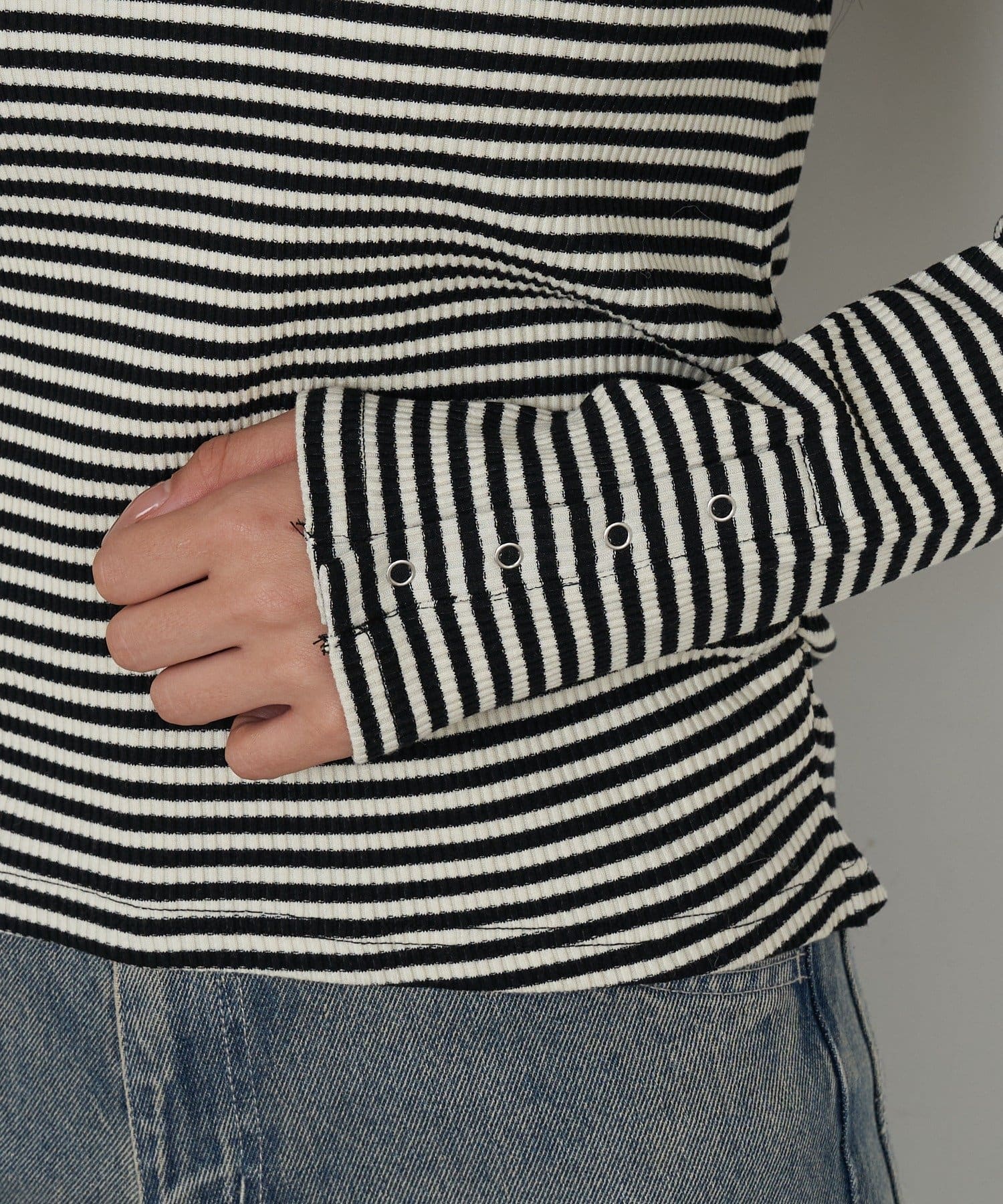 RAY CASSIN(レイカズン) 胸刺繍UネックヘンリーTシャツ