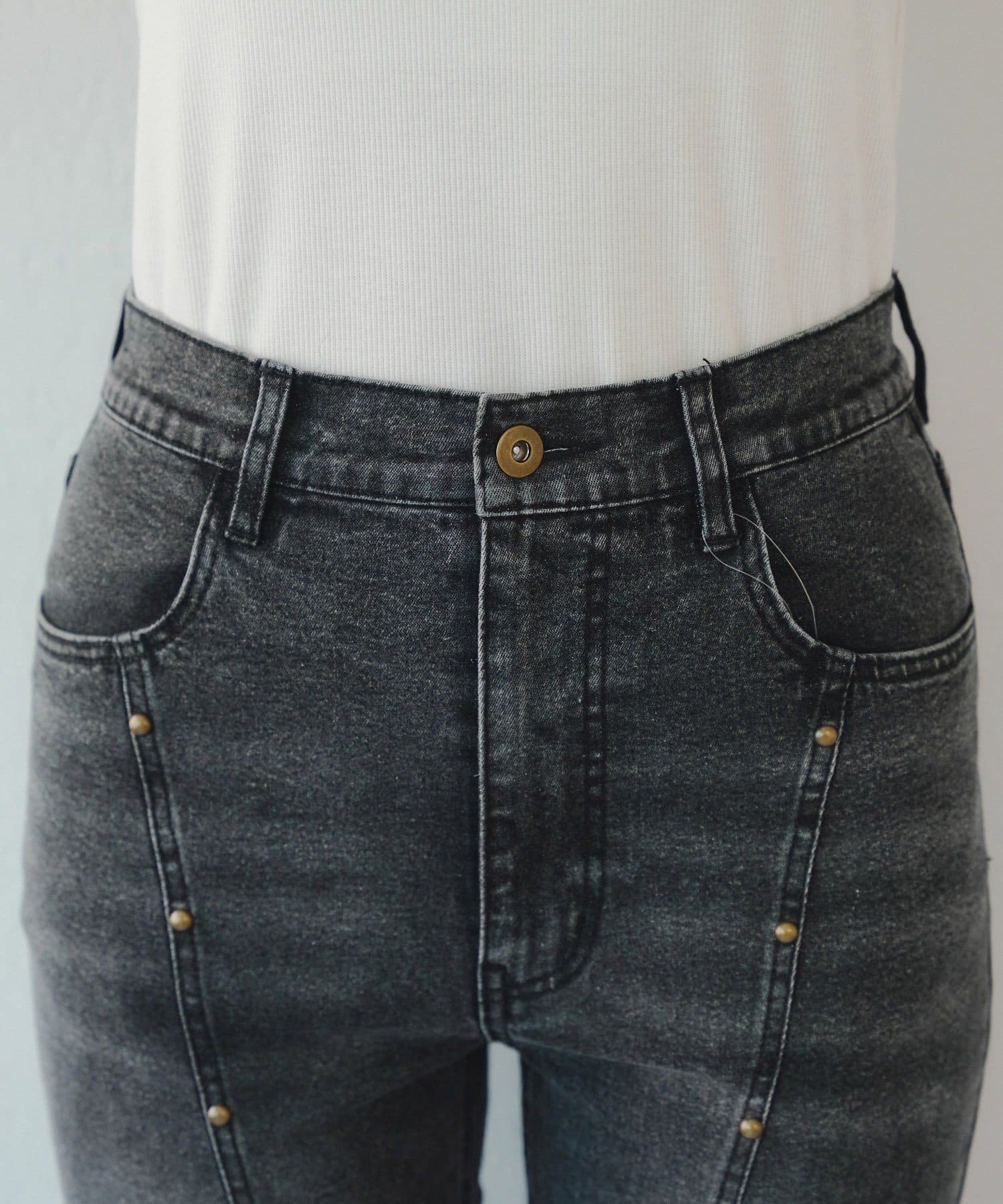 NICE CLAUP / OLIVE des OLIVE OUTLET(ナイスクラップ  / オリーブ デ オリーブ アウトレット) スタッズセミフレアデニム