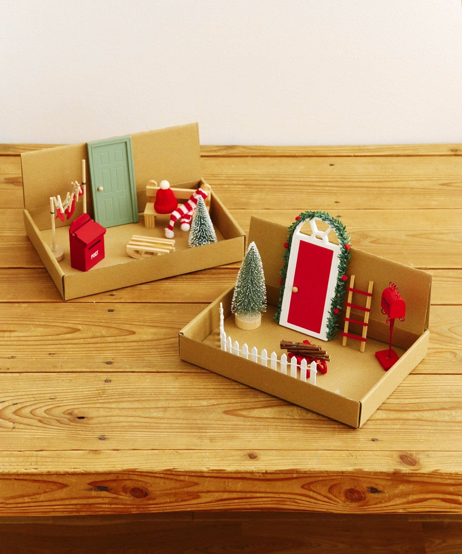 salut!(サリュ) 赤いドアのおうちのこびと小物セット／こびとのクリスマス