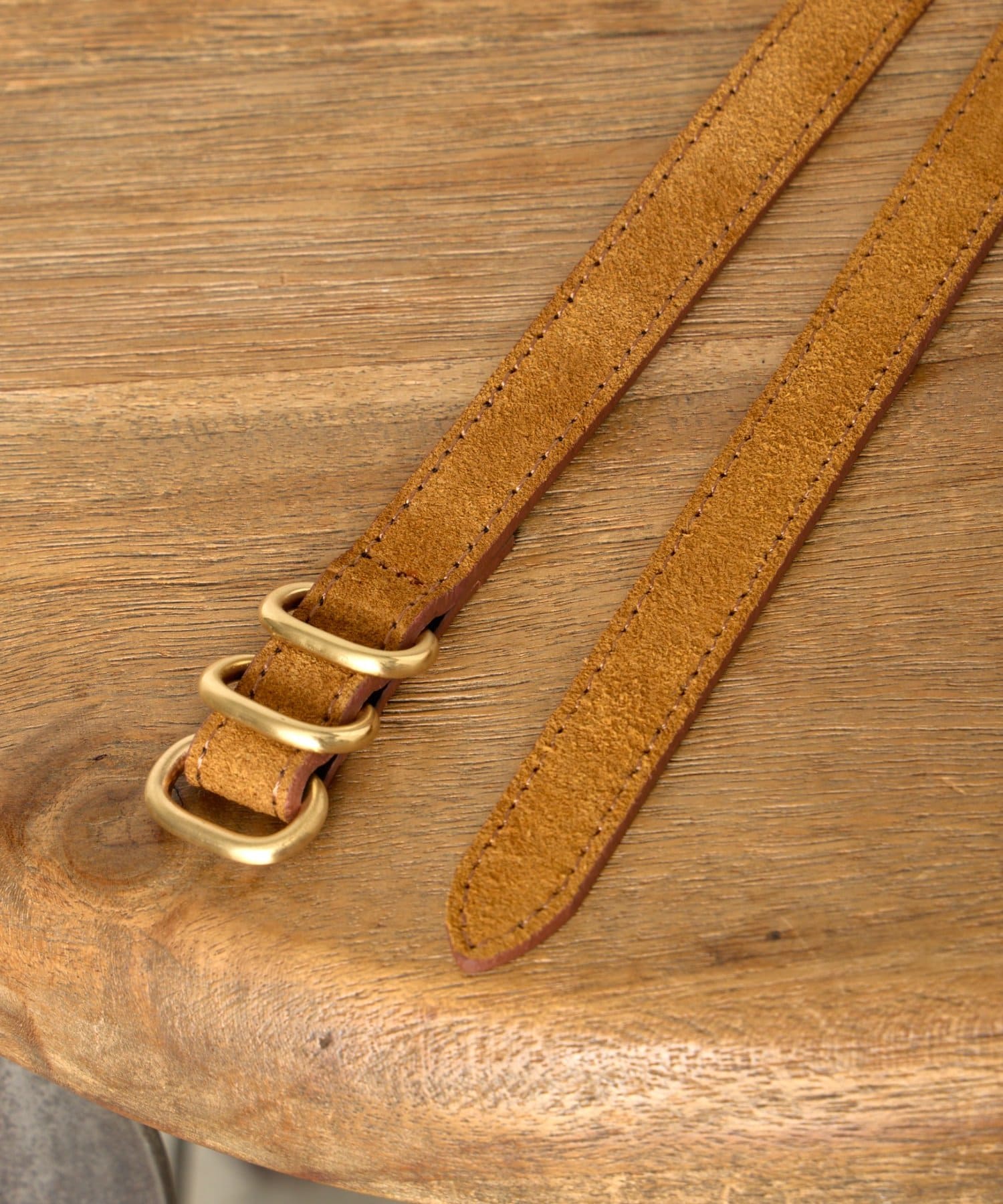 Jena　espace merveilleux(ジェナ　エスパスメルヴェイユ) 3連バックルスエードベルト