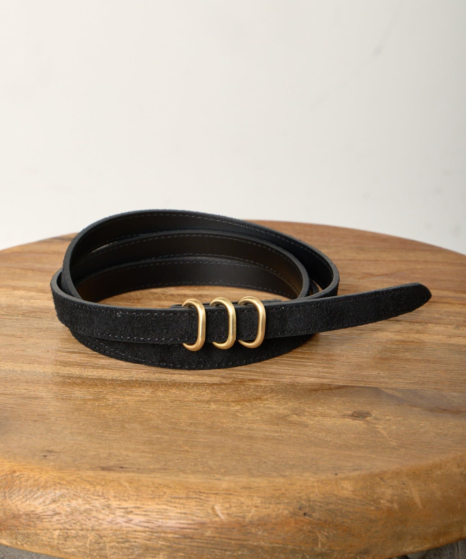 Jena　espace merveilleux(ジェナ　エスパスメルヴェイユ) 3連バックルスエードベルト