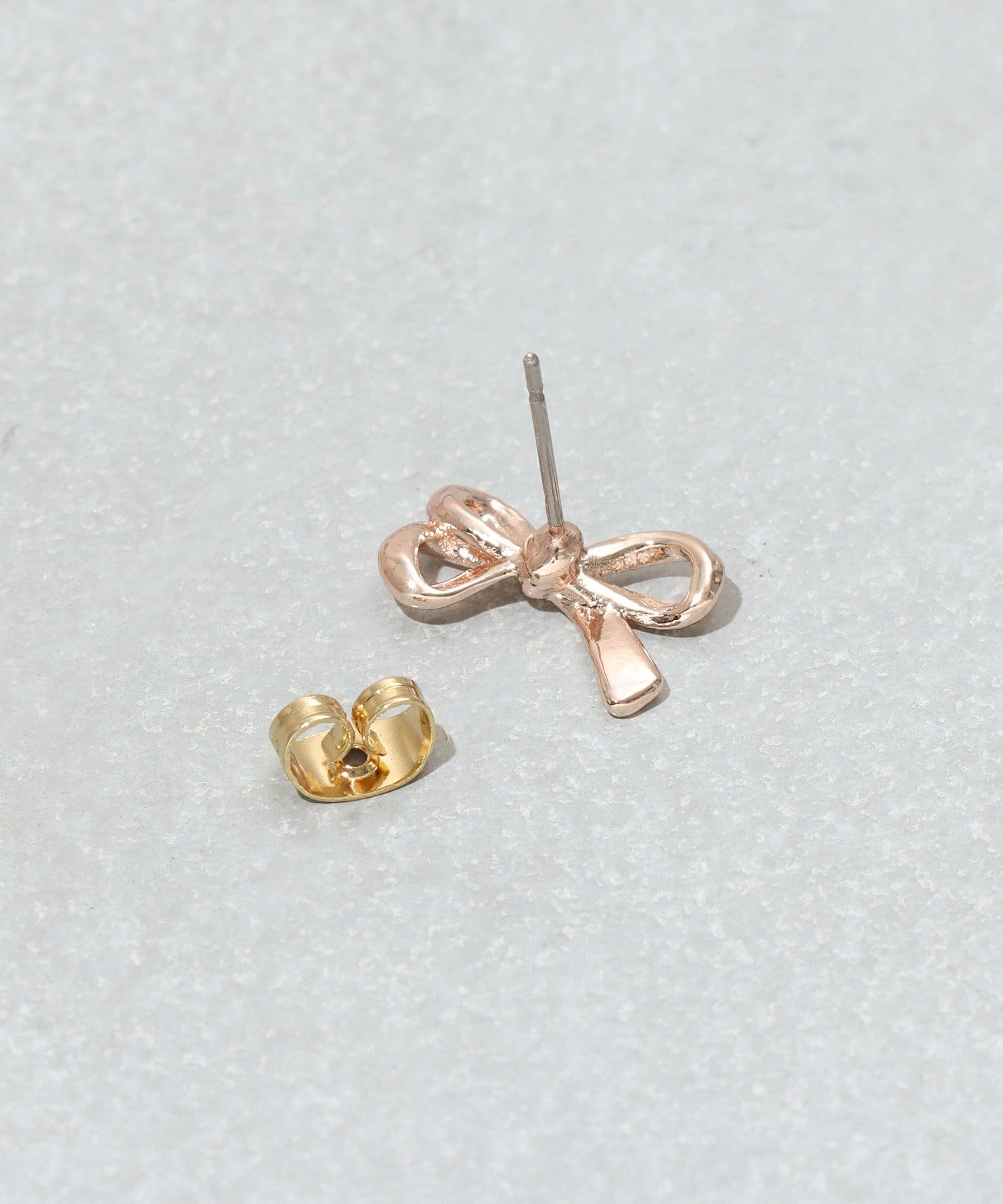 3COINS(スリーコインズ) メタルリボンピアス