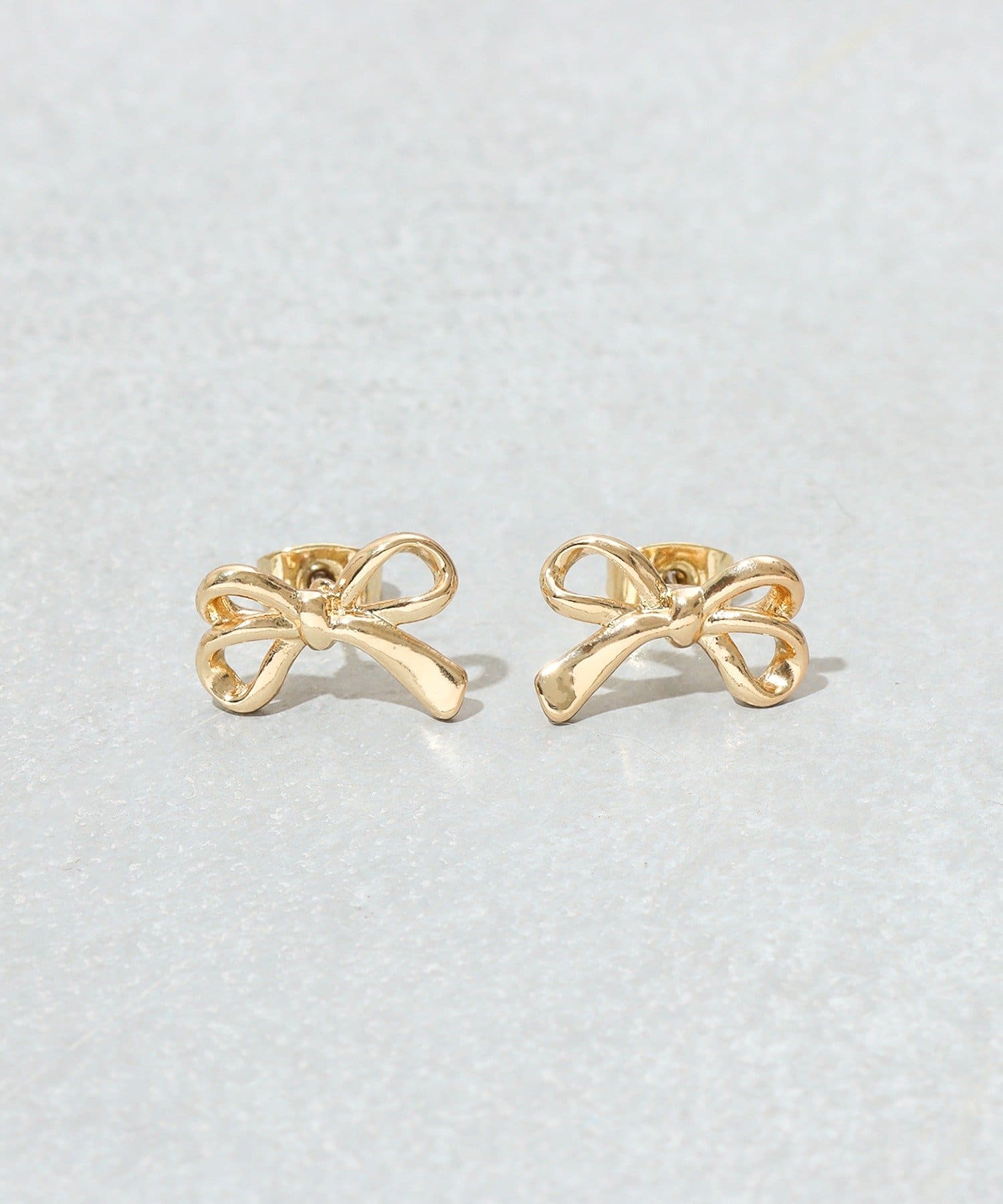 3COINS(スリーコインズ) メタルリボンピアス