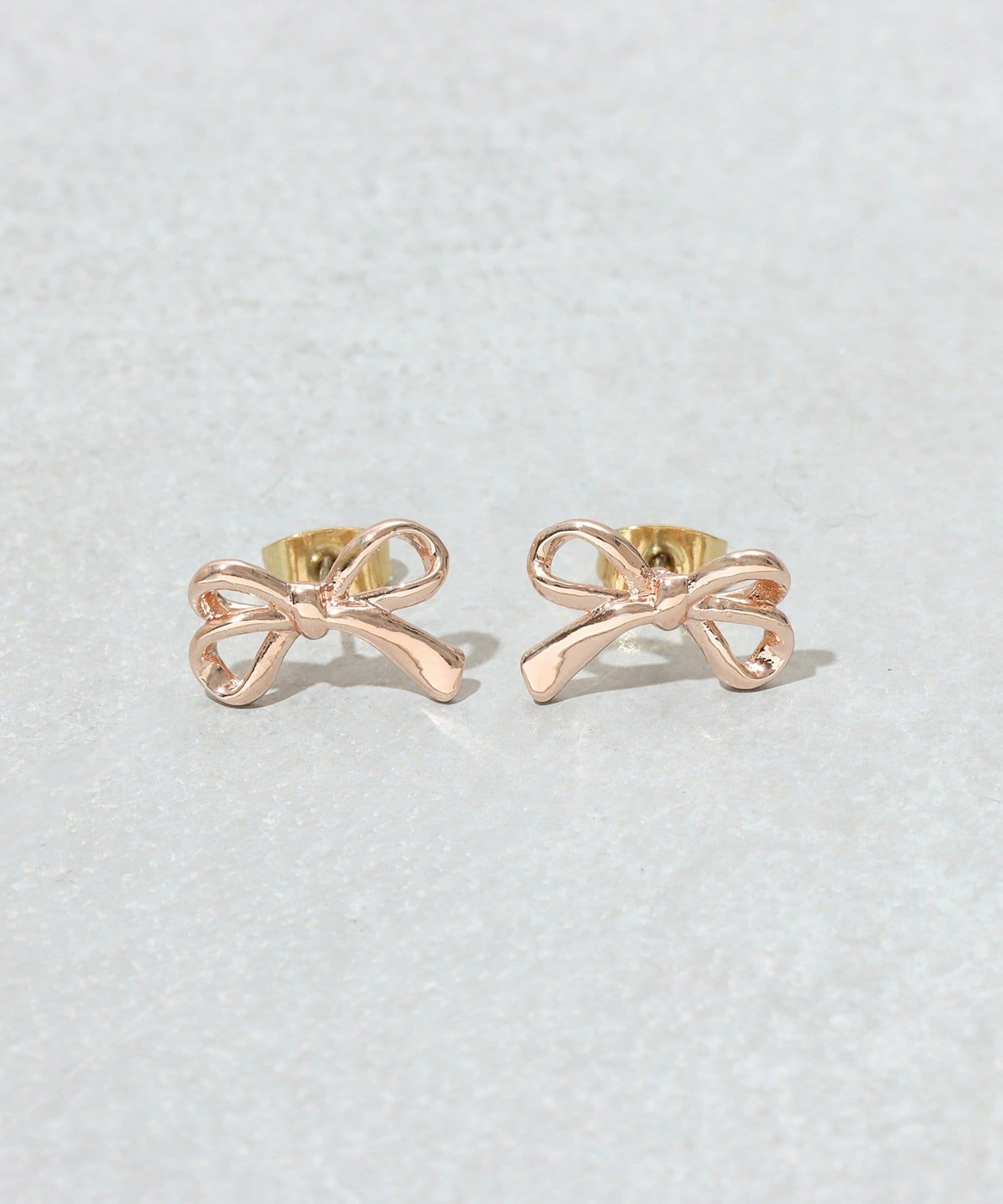 3COINS(スリーコインズ) メタルリボンピアス