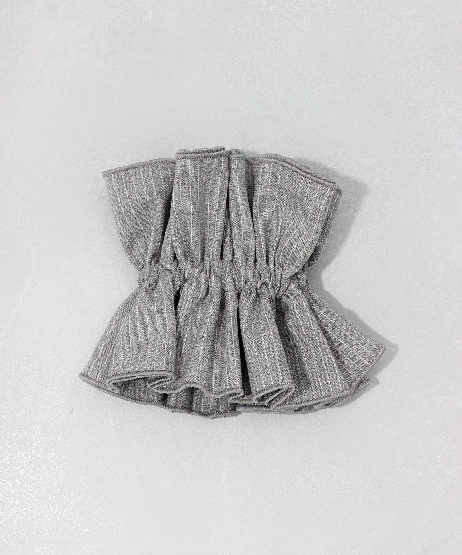 3COINS(スリーコインズ) ストライプフリルシュシュ