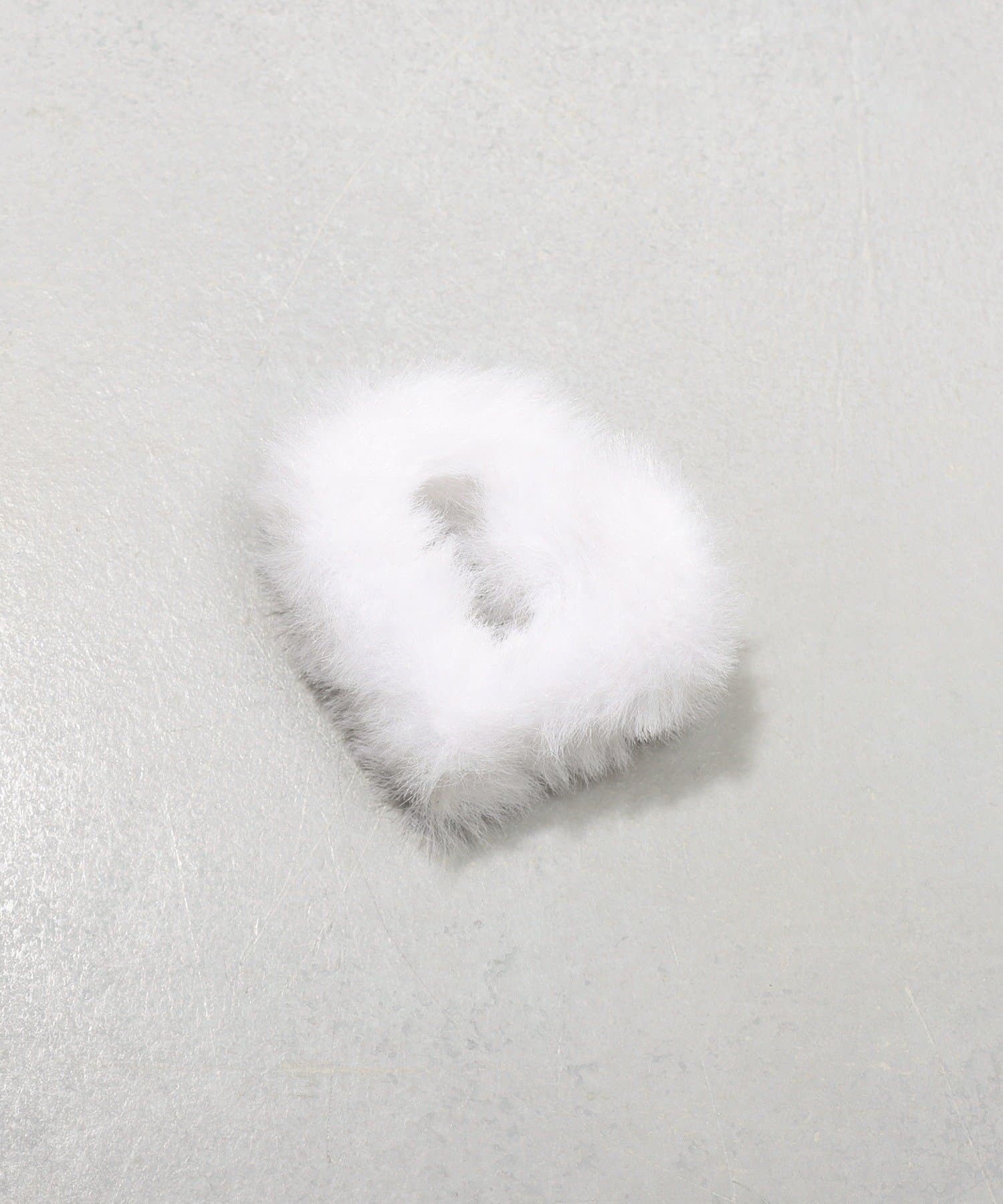 3COINS(スリーコインズ) フェイクファーハートクリップ