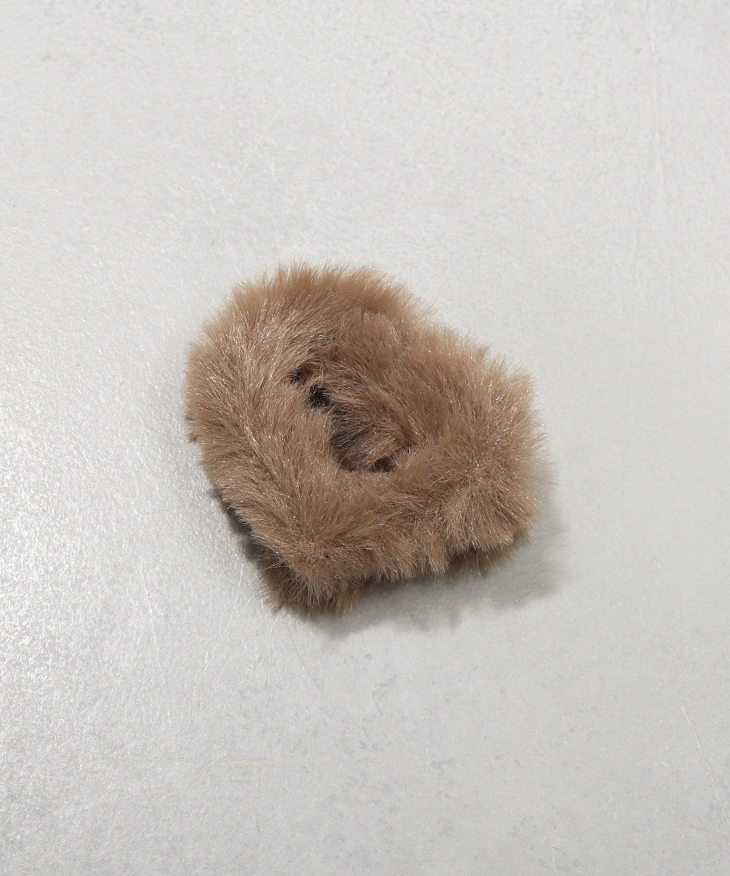 3COINS(スリーコインズ) フェイクファーハートクリップ