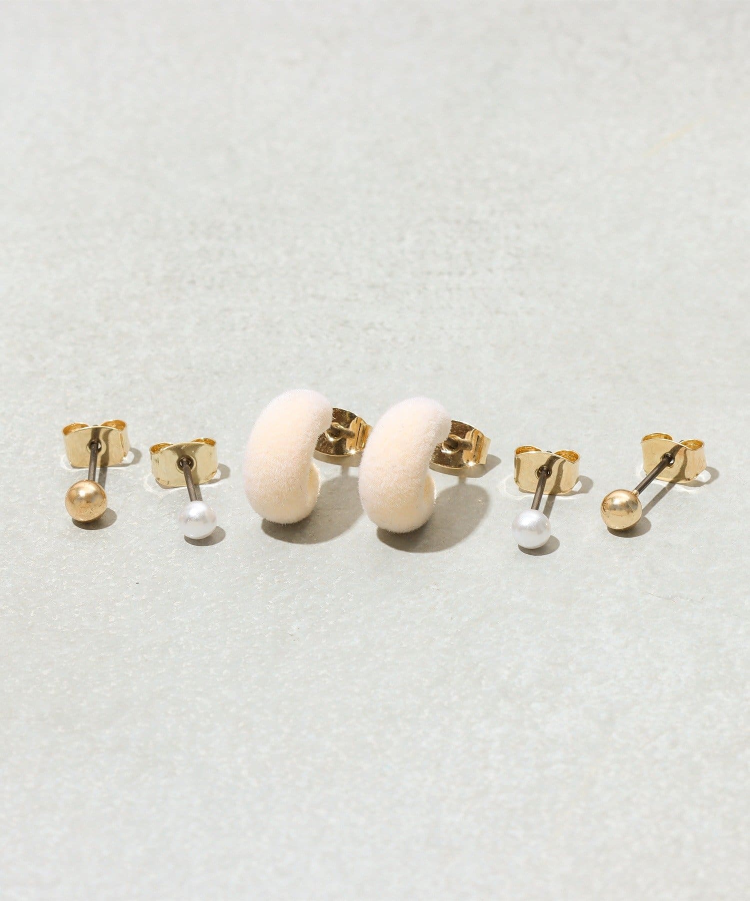 3COINS(スリーコインズ) フロッキーカーブピアス6個セット
