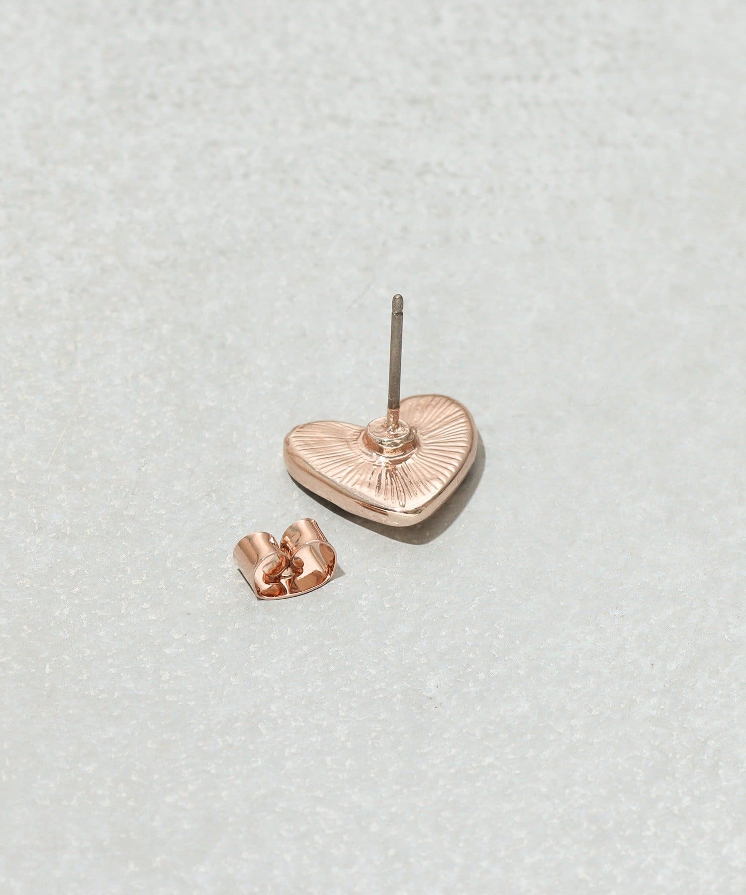 3COINS(スリーコインズ) ハートキラキラピアス