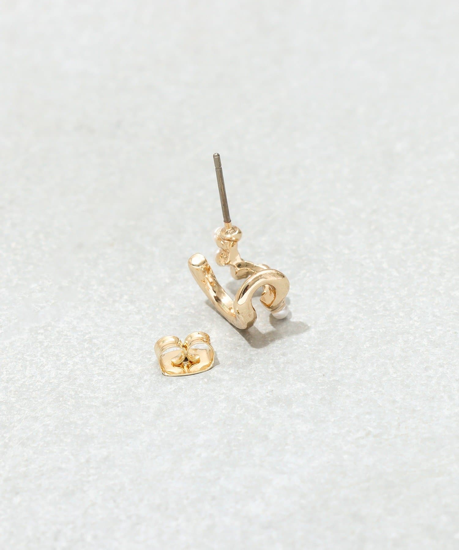 3COINS(スリーコインズ) メタルパール2連カーブピアス