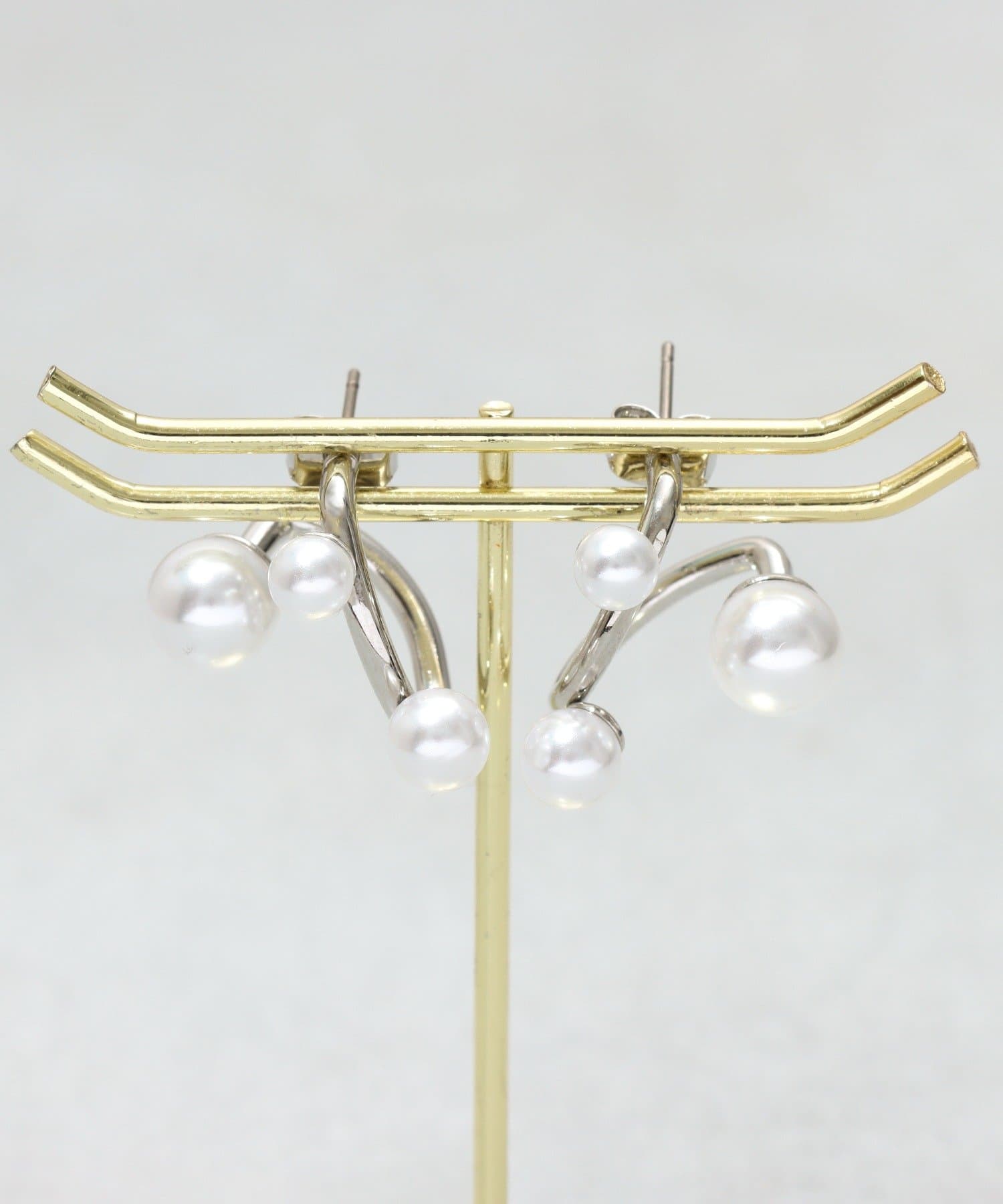 3COINS(スリーコインズ) パール付デザインピアス