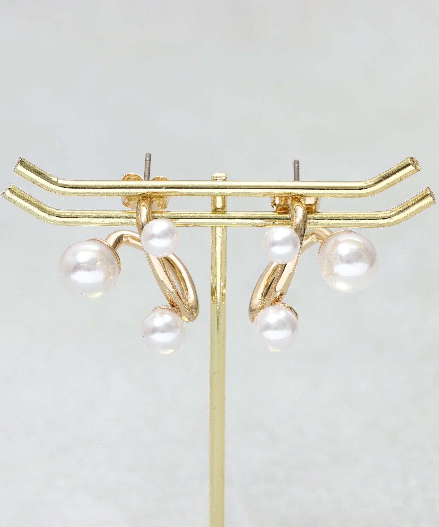 3COINS(スリーコインズ) パール付デザインピアス