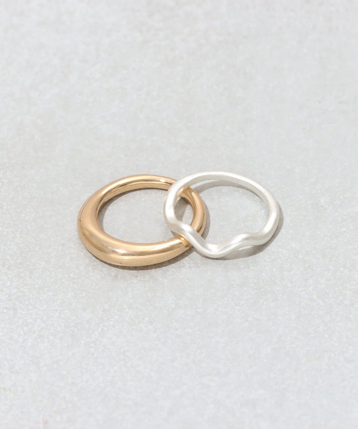 3COINS(スリーコインズ) ウネウネリング2個セット